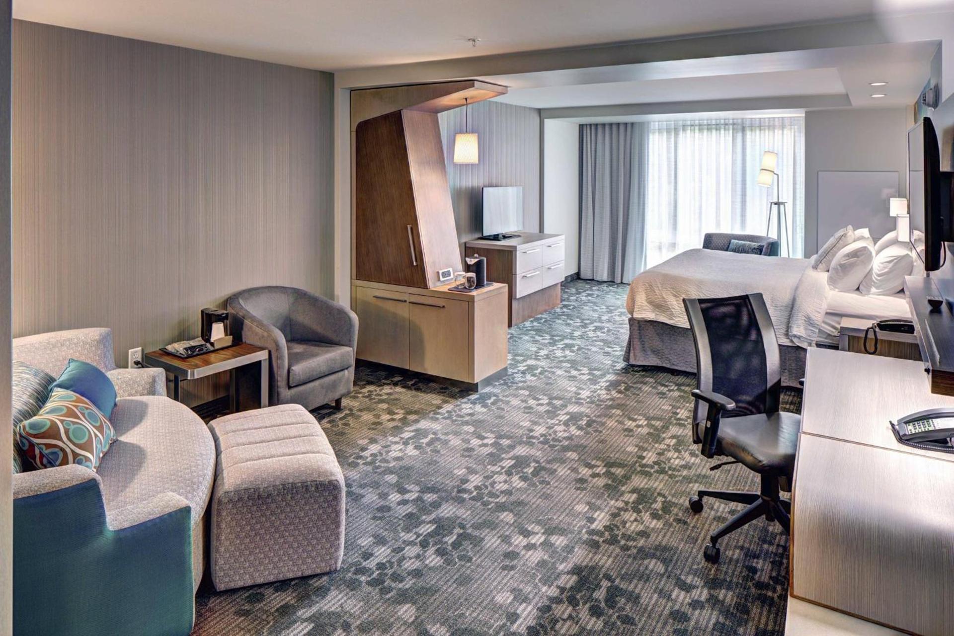 Courtyard by Marriott Appleton Riverfront photo 11