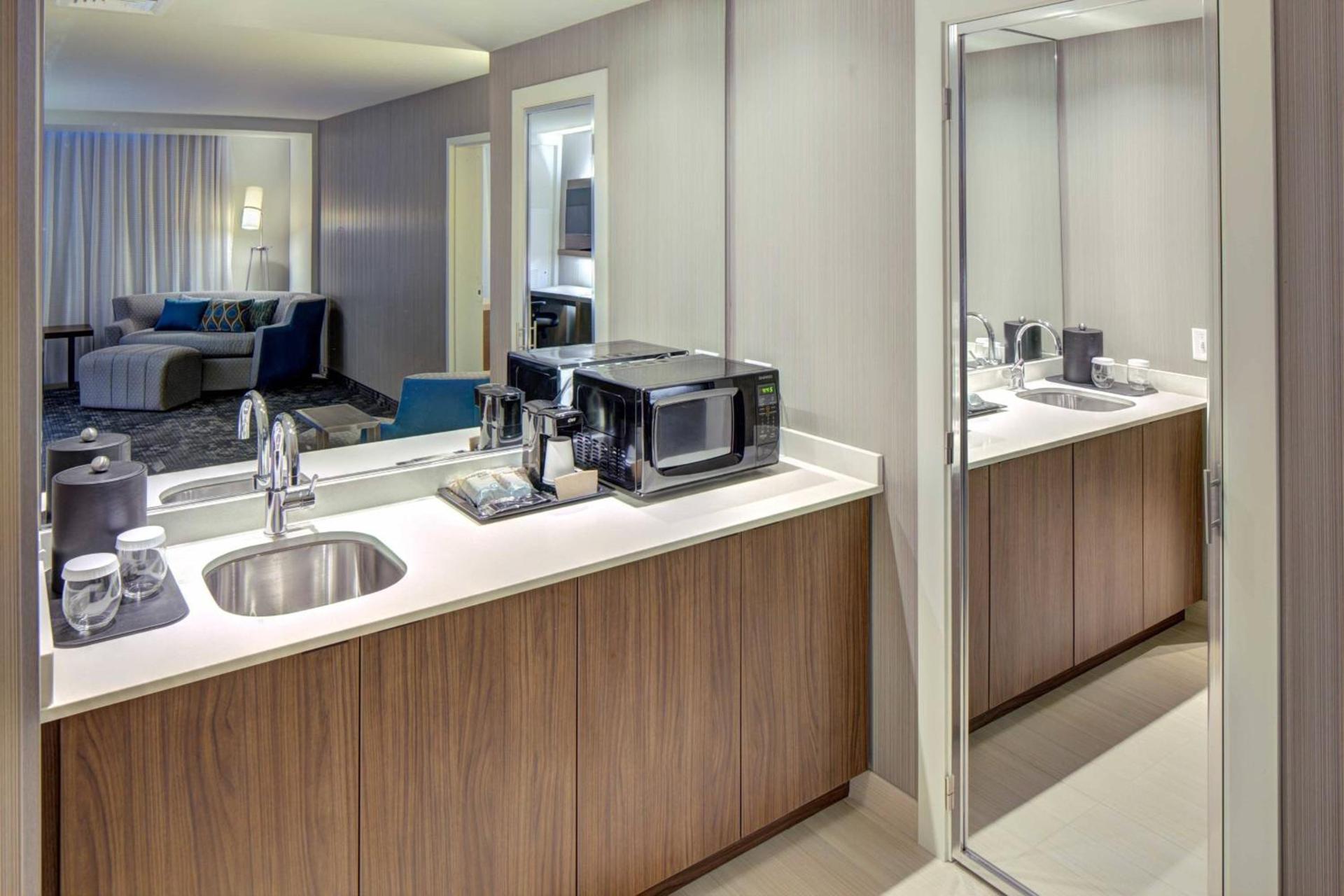 Courtyard by Marriott Appleton Riverfront photo 15