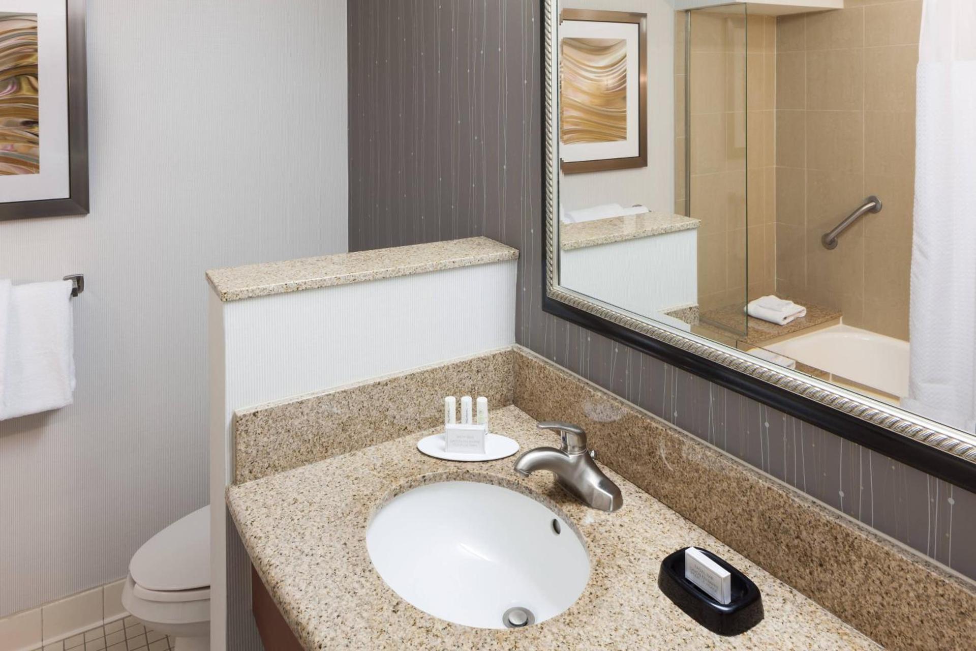 Courtyard by Marriott Miami at Dolphin Mall photo 35
