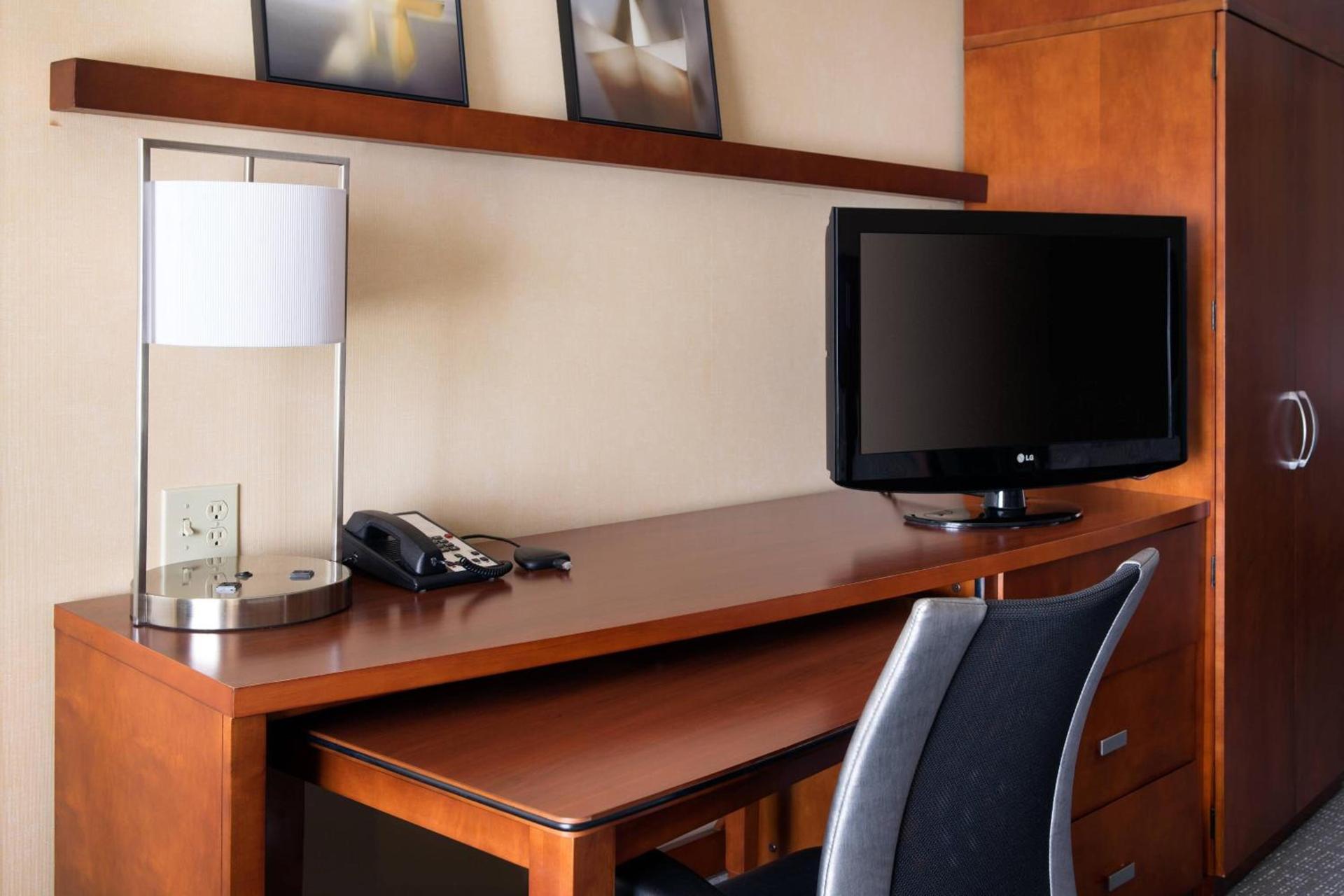 Courtyard by Marriott Sacramento Cal Expo photo 15