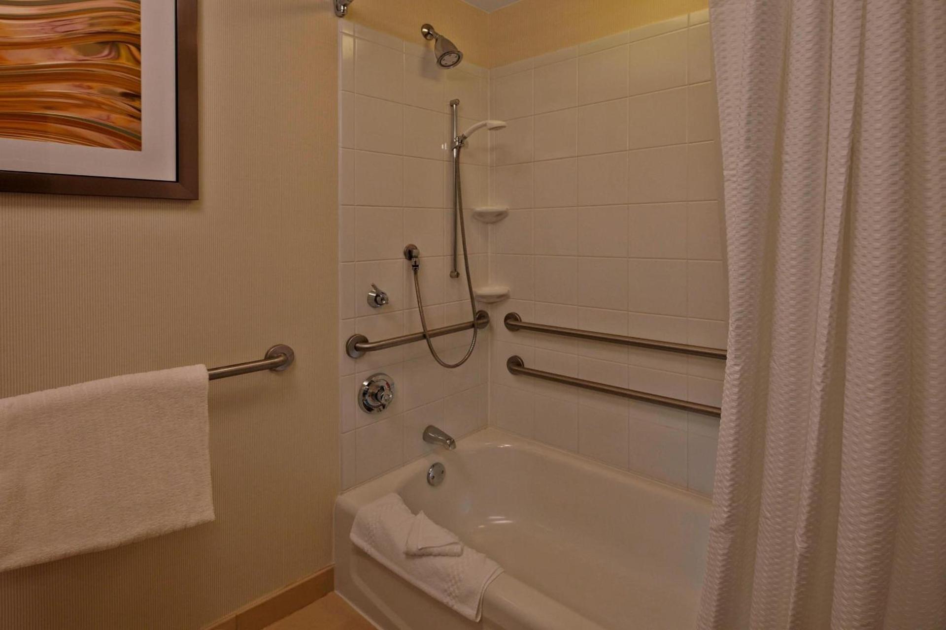 Courtyard by Marriott Providence Warwick photo 12