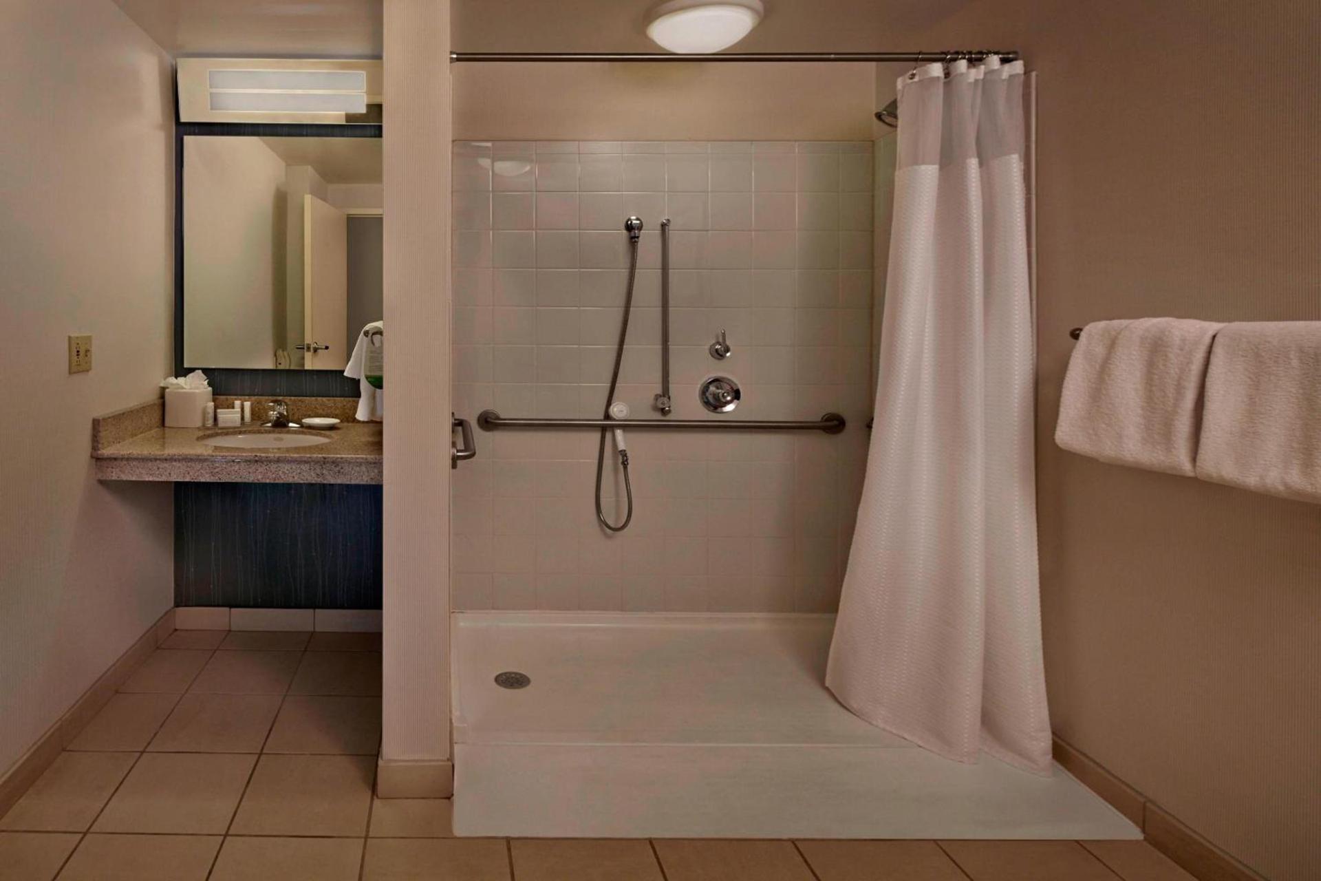 Courtyard by Marriott Providence Warwick photo 13