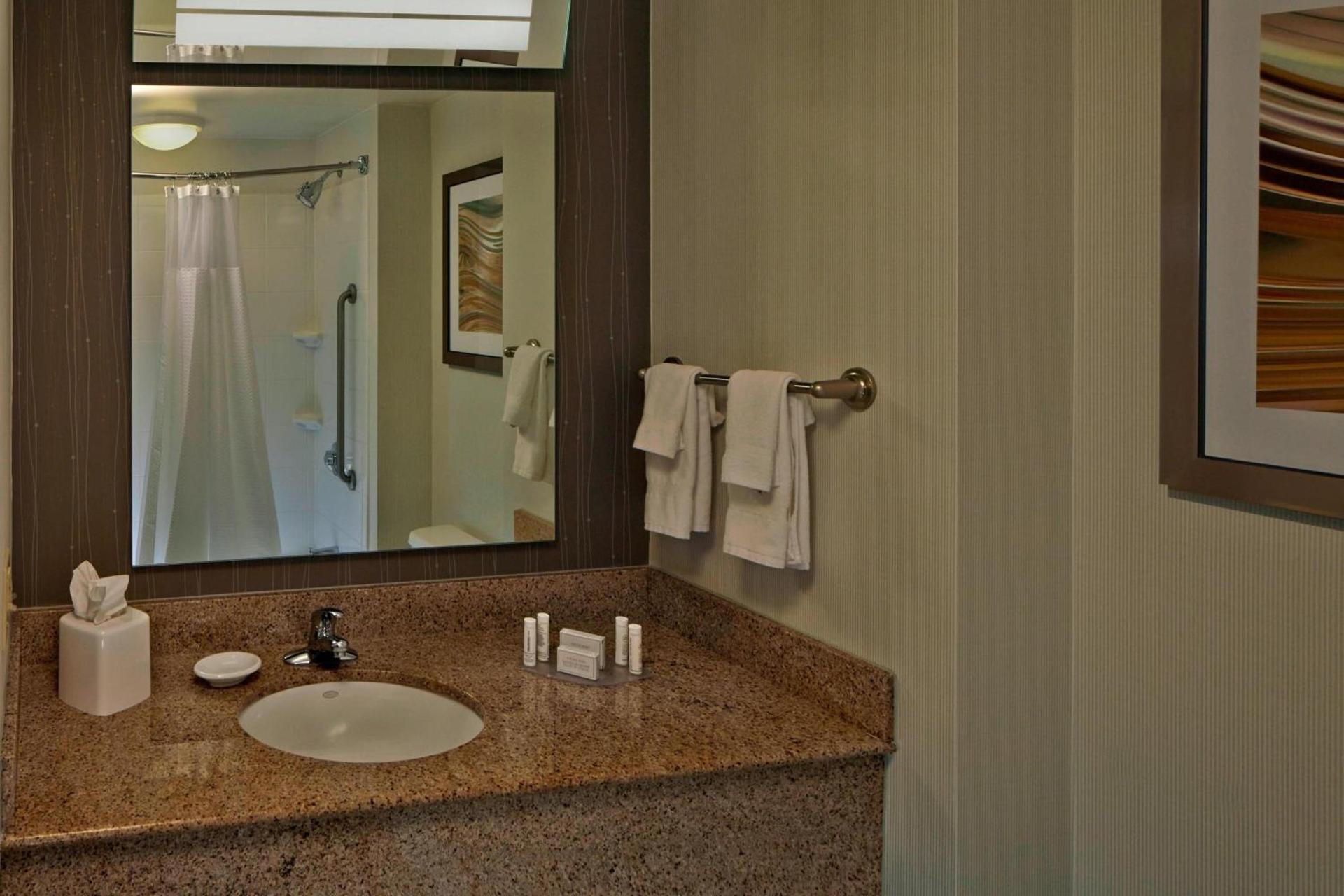 Courtyard by Marriott Providence Warwick photo 14