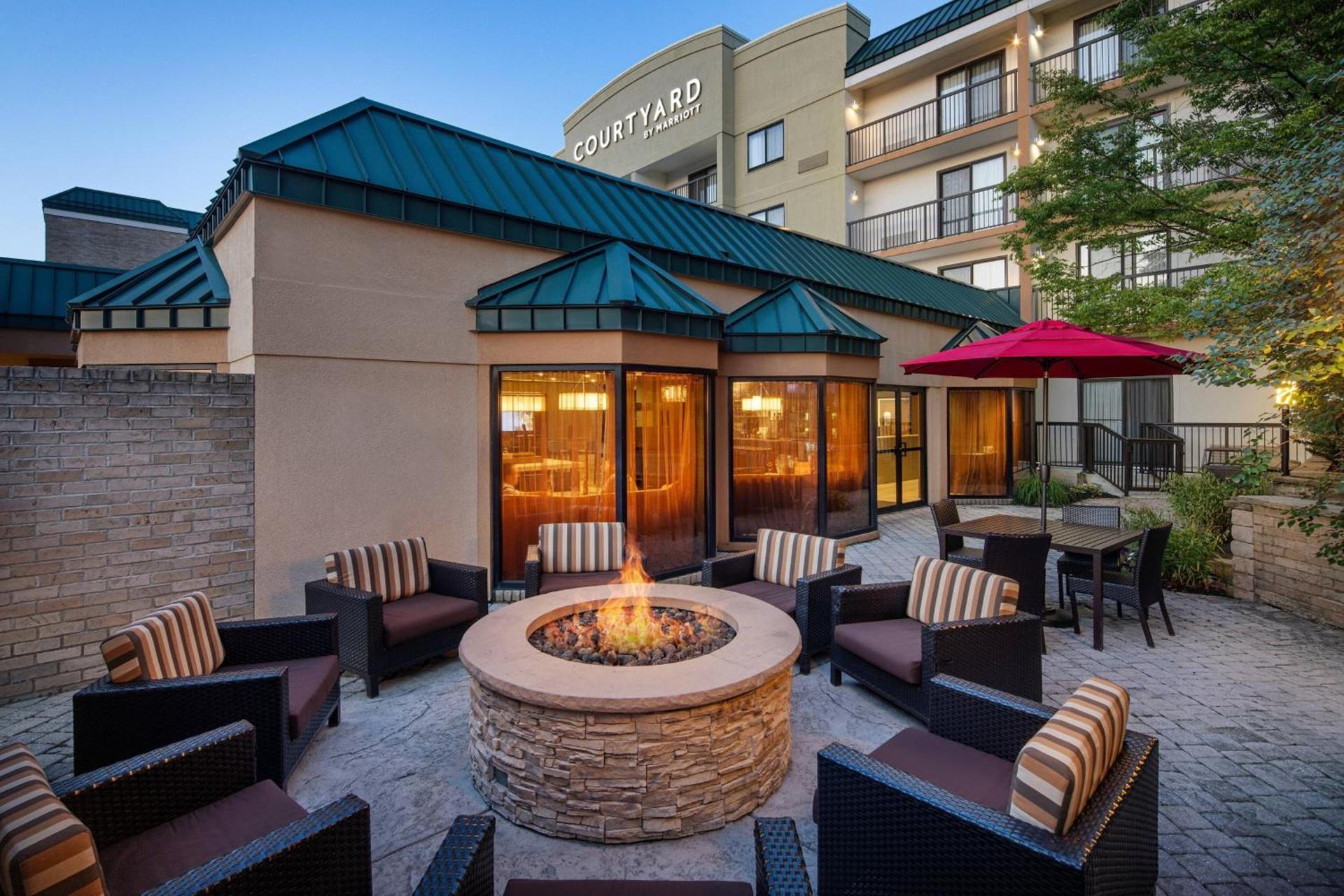Courtyard Cleveland Beachwood photo 7
