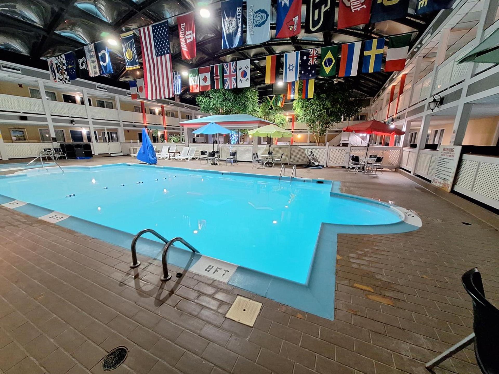 Travelodge by Wyndham Indianapolis Speedway photo 22