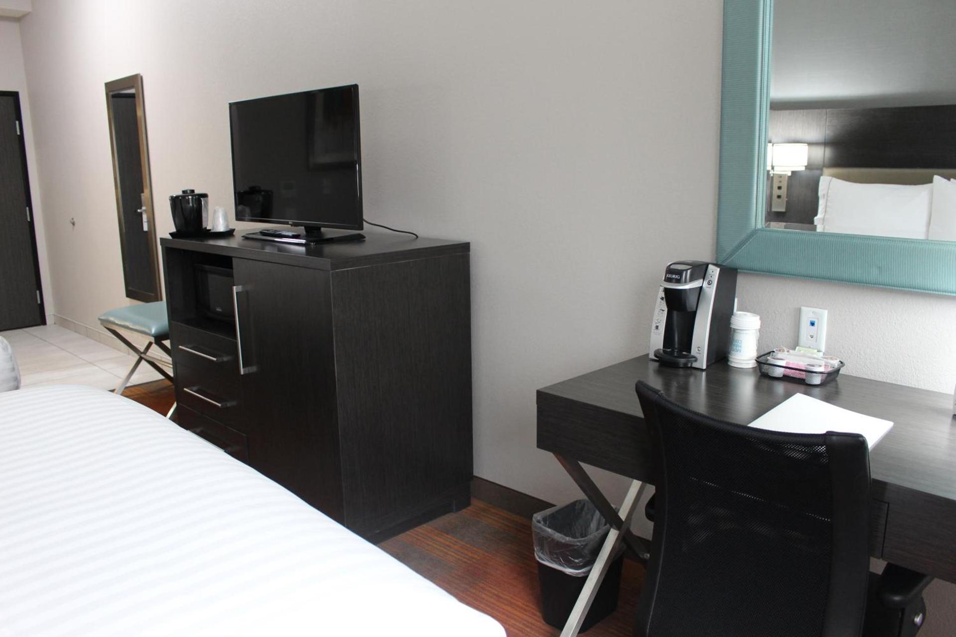 Holiday Inn Express & Suites Shawnee - Kansas City West by IHG photo 5
