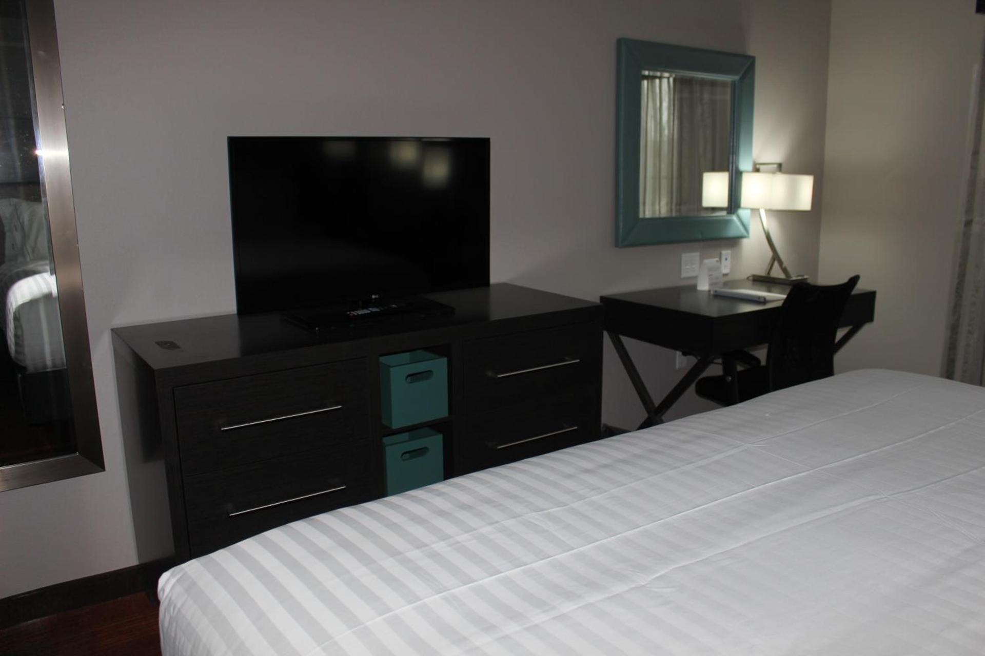 Holiday Inn Express & Suites Shawnee - Kansas City West by IHG photo 6