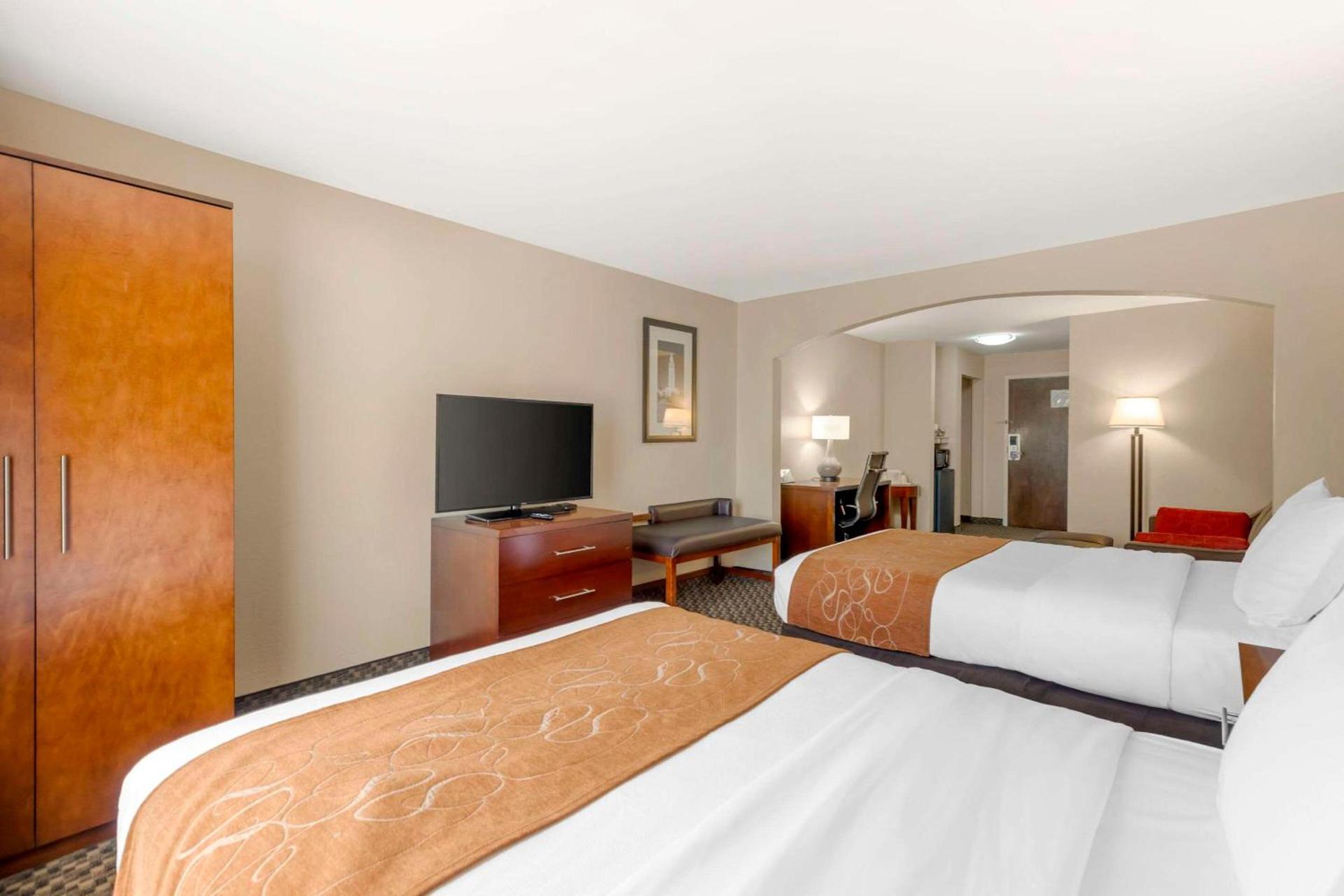 Comfort Suites Port Allen - Baton Rouge photo 21