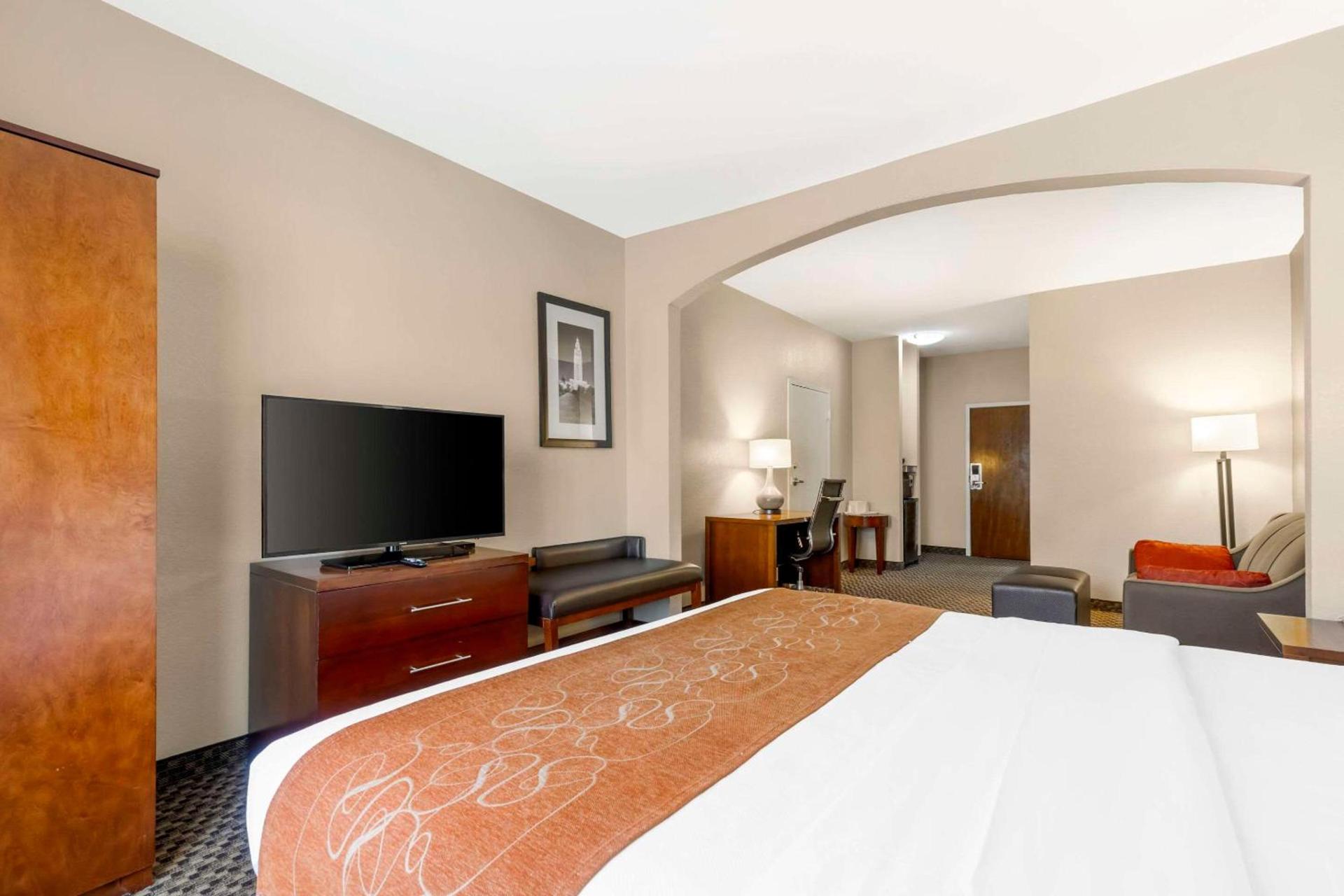 Comfort Suites Port Allen - Baton Rouge photo 24
