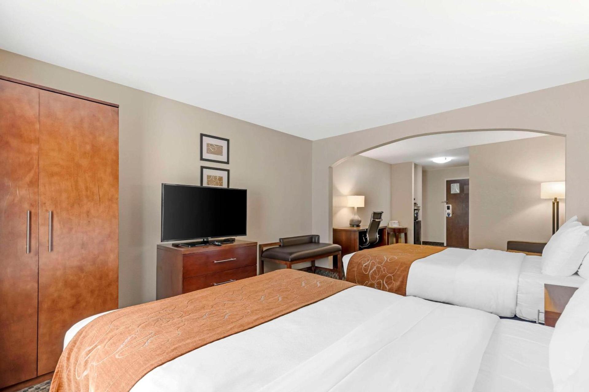 Comfort Suites Port Allen - Baton Rouge photo 27