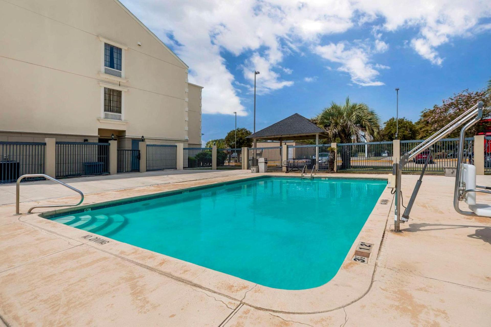 Comfort Suites Port Allen - Baton Rouge photo 28