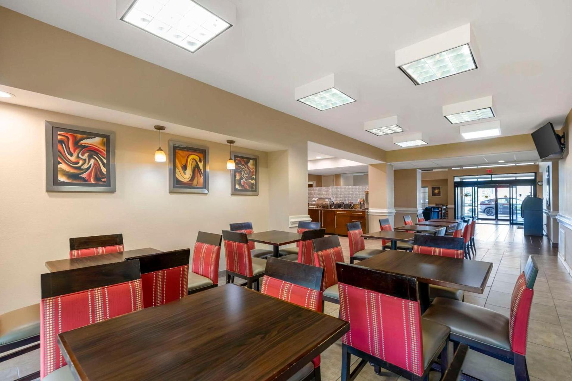 Comfort Suites Port Allen - Baton Rouge photo 32