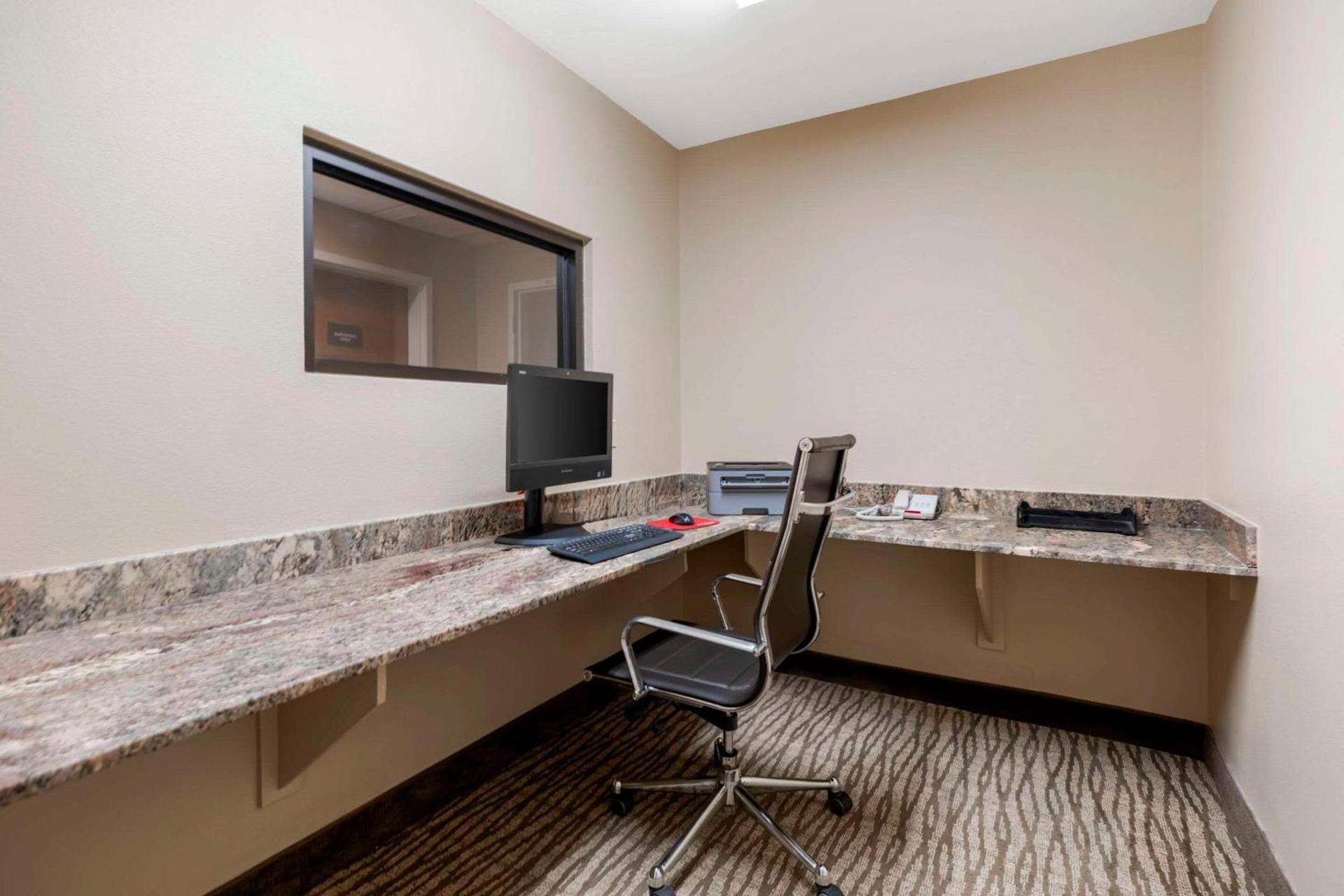 Comfort Suites Port Allen - Baton Rouge photo 30