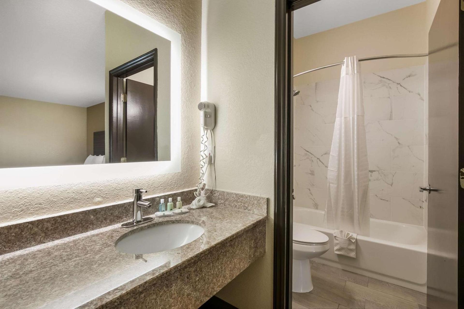 Quality Inn Commerce at I-85 photo 22