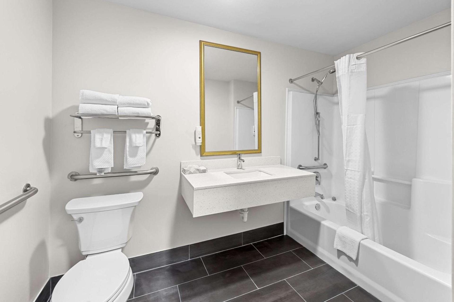 Quality Inn & Suites Kilgore-Longview photo 17