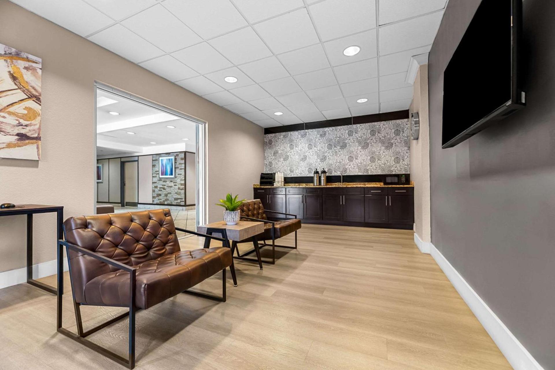 Suburban Studios Orlando - Ocoee-Winter Garden photo 7