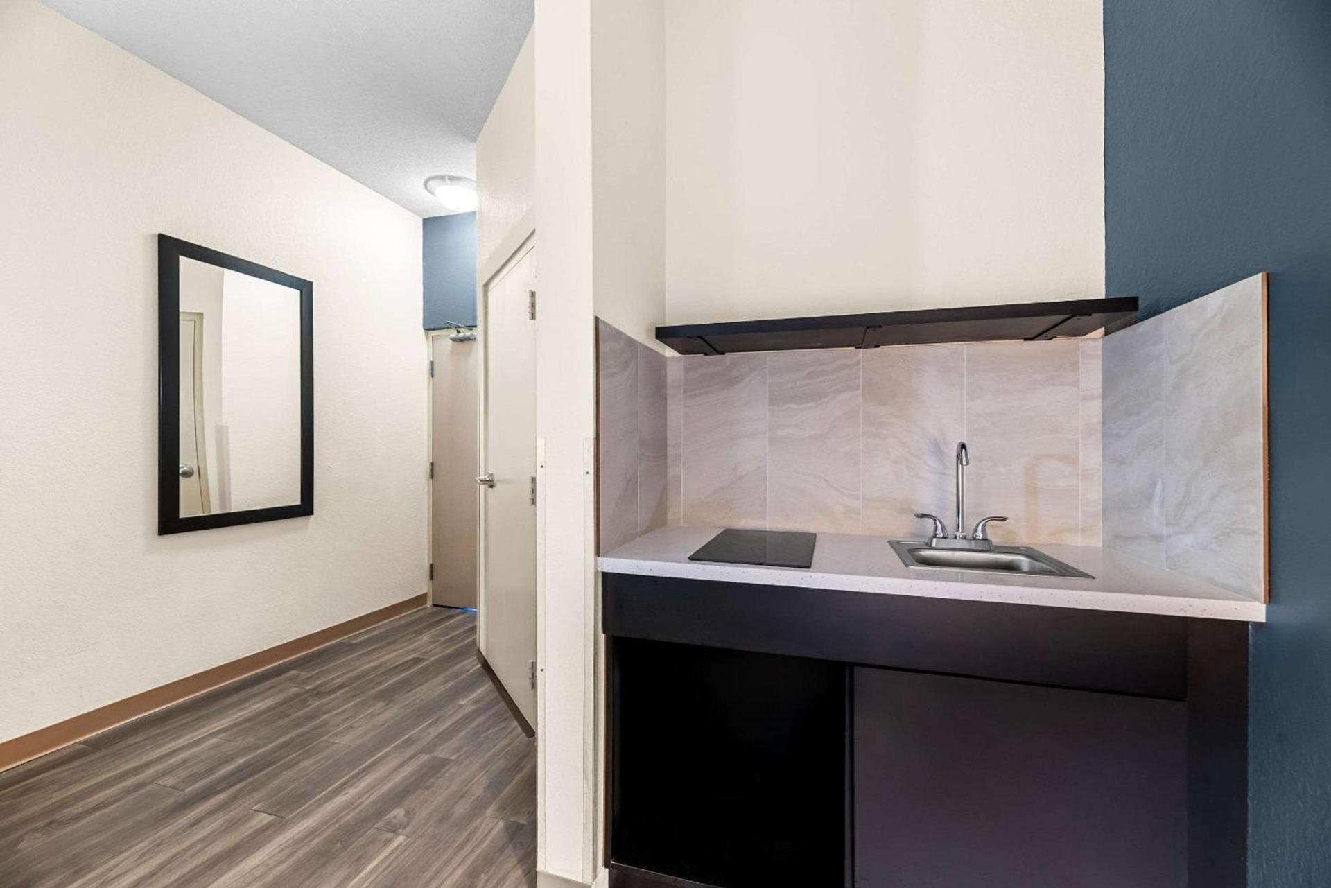 Suburban Studios Orlando - Ocoee-Winter Garden photo 12
