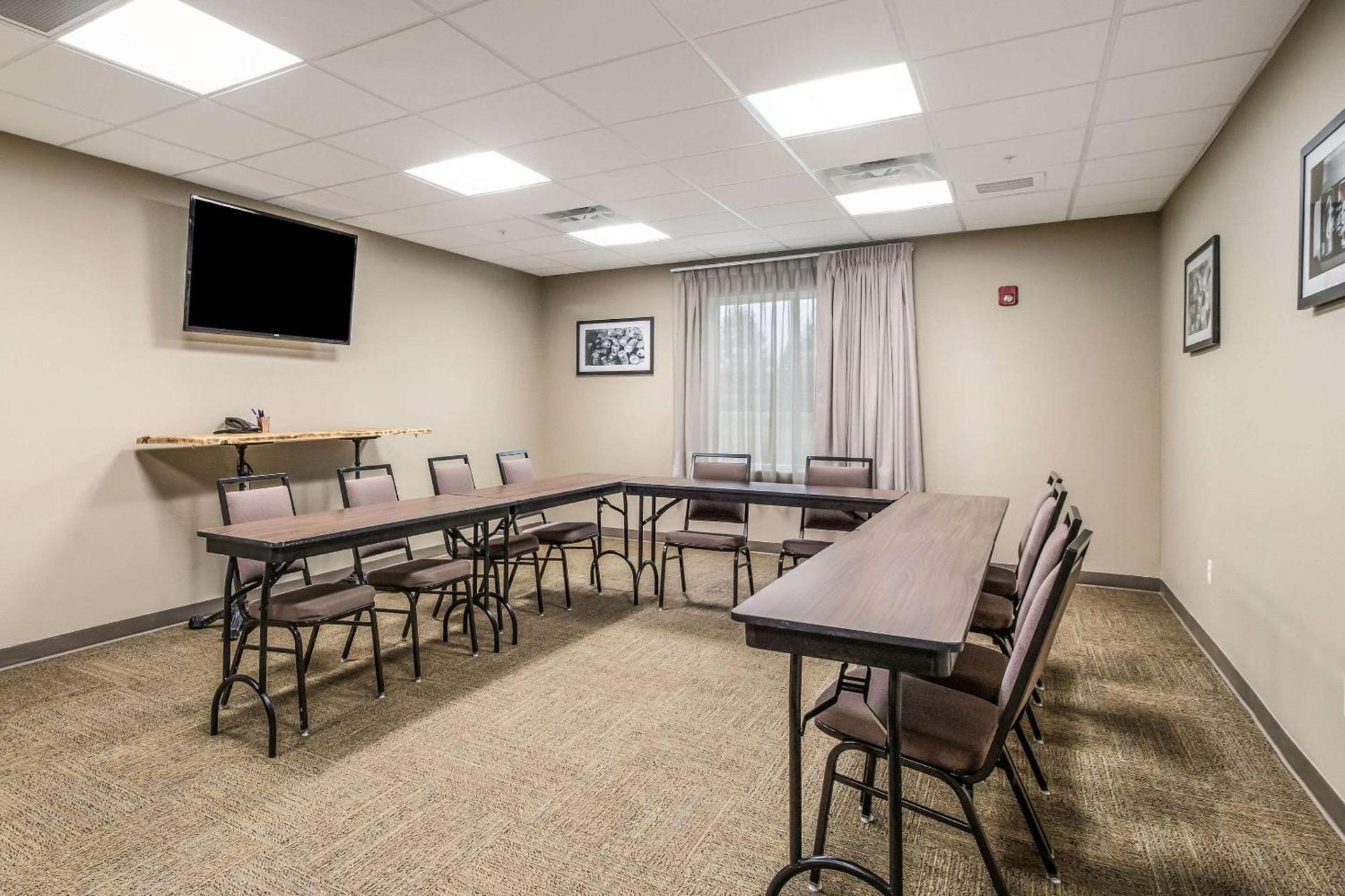 MainStay Suites at Discovery Park of America photo 23