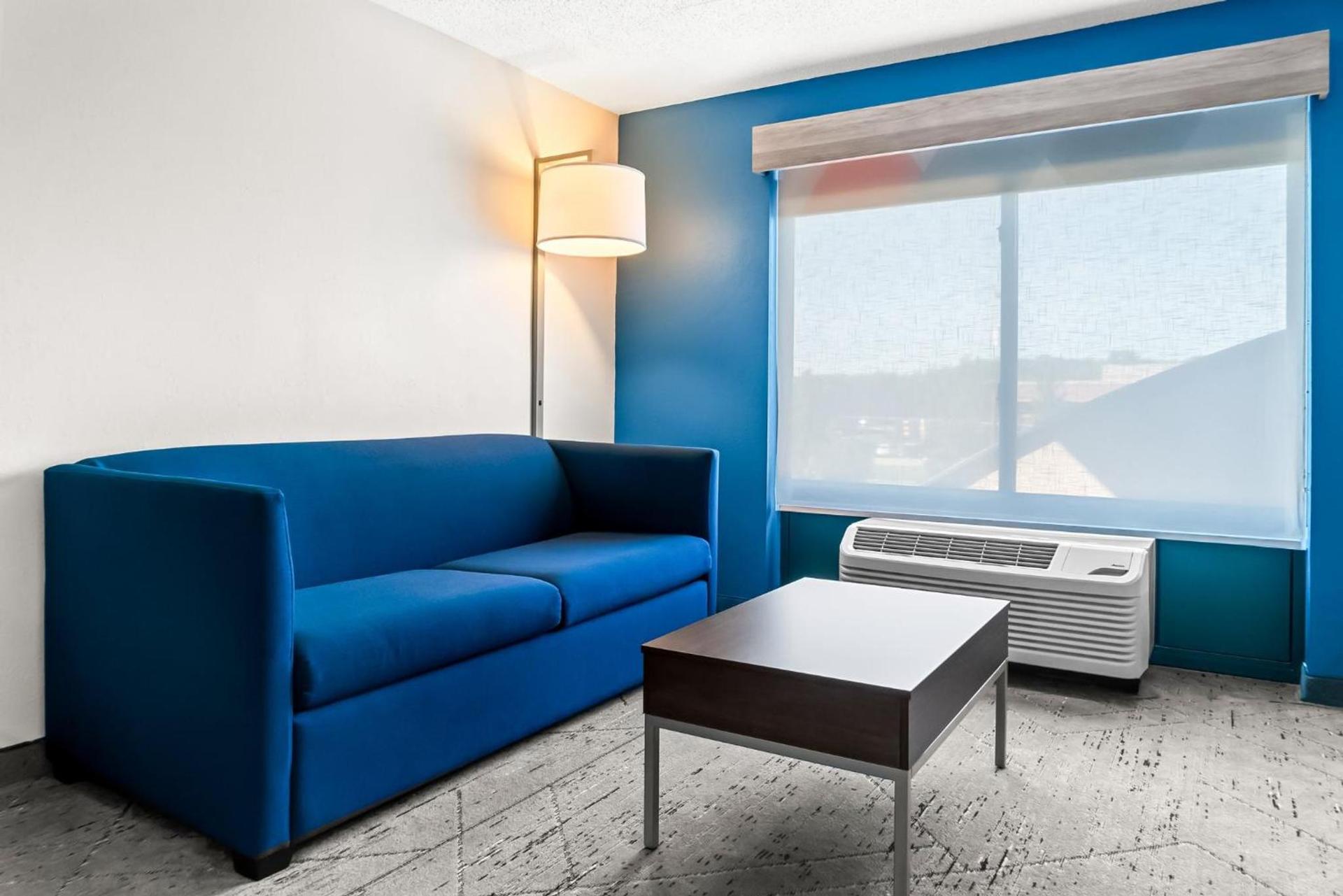 Holiday Inn Express & Suites Detroit - Novi by IHG photo 39