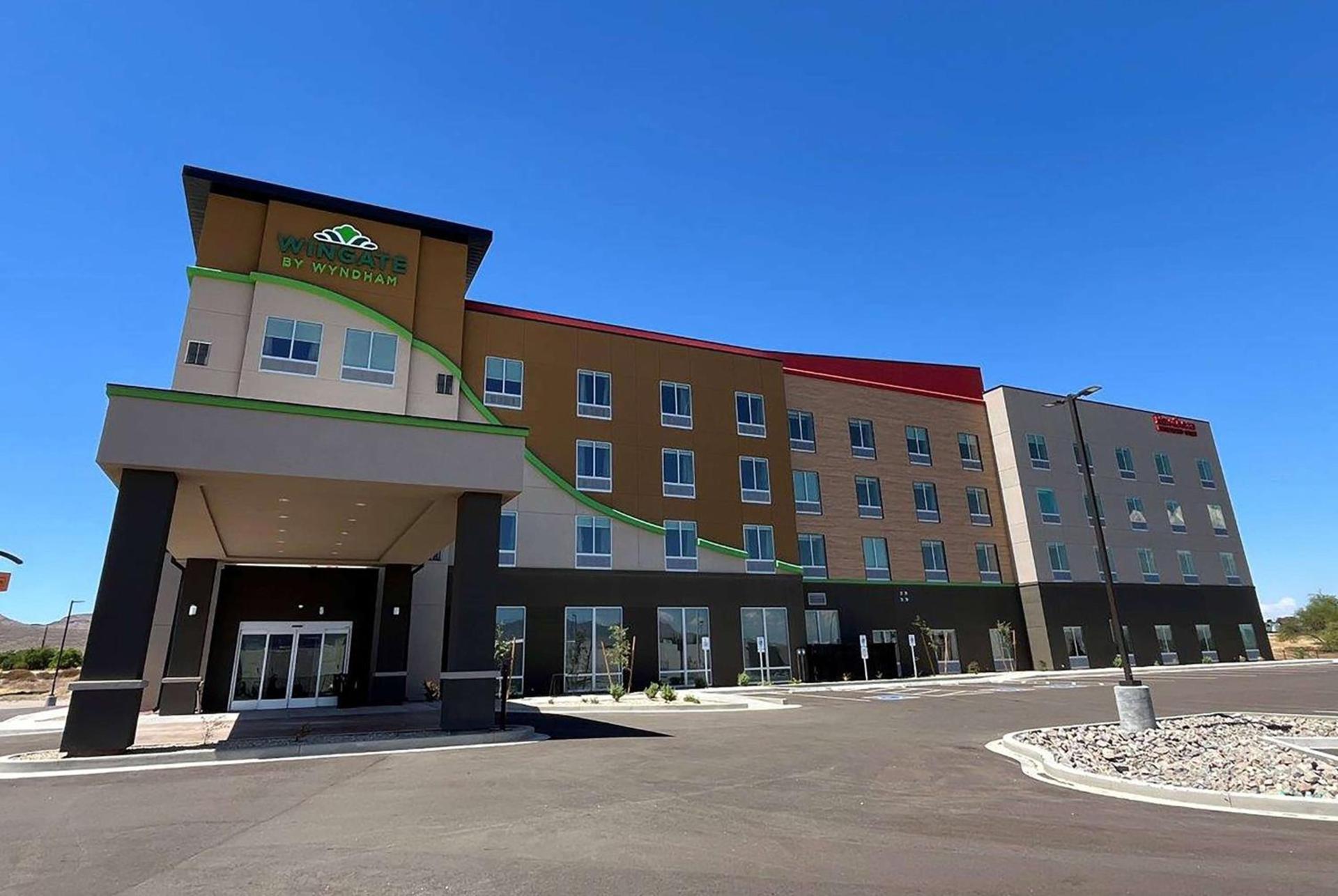 Hawthorn Extended Stay by Wyndham Kingman photo 2