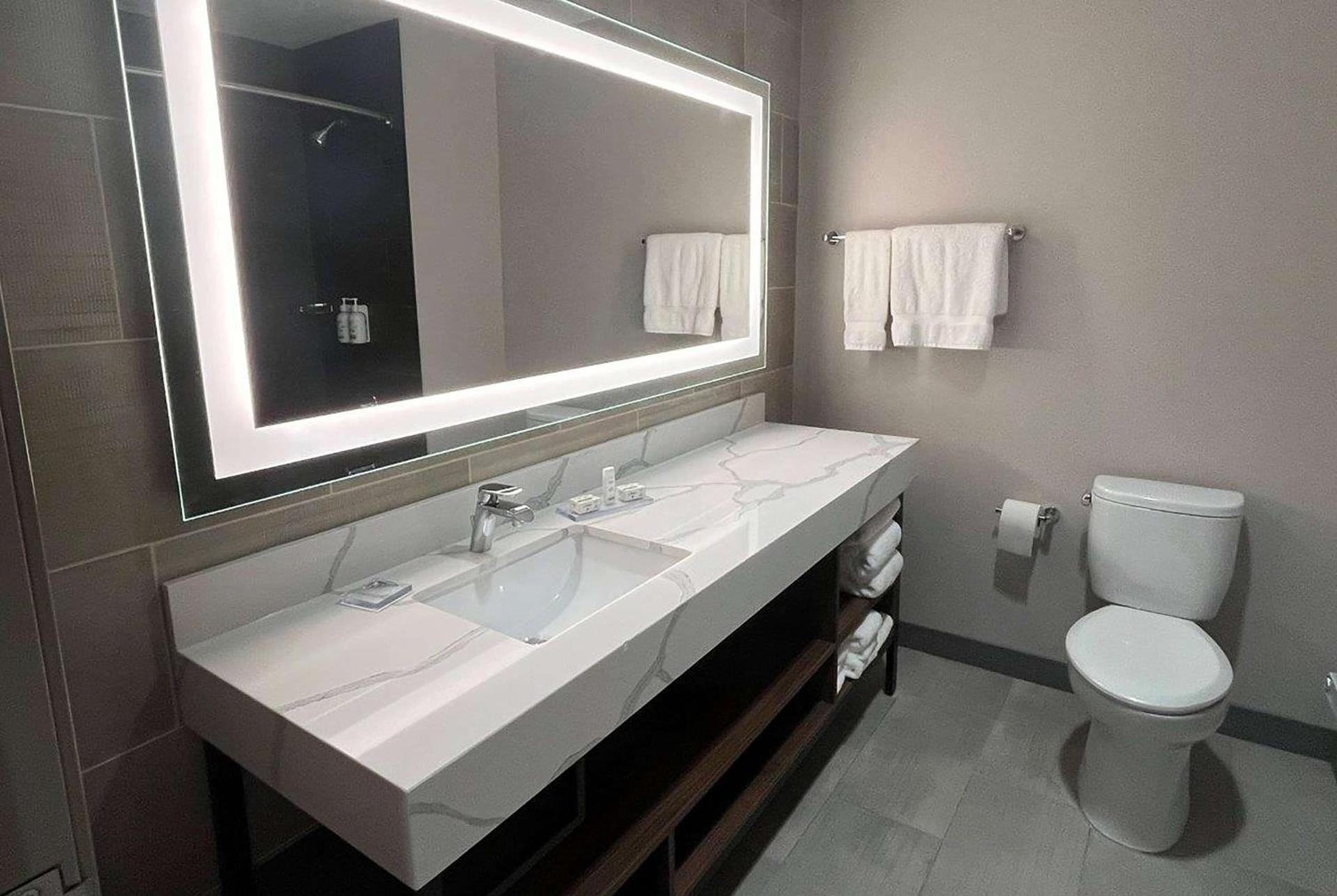 Hawthorn Extended Stay by Wyndham Kingman photo 18