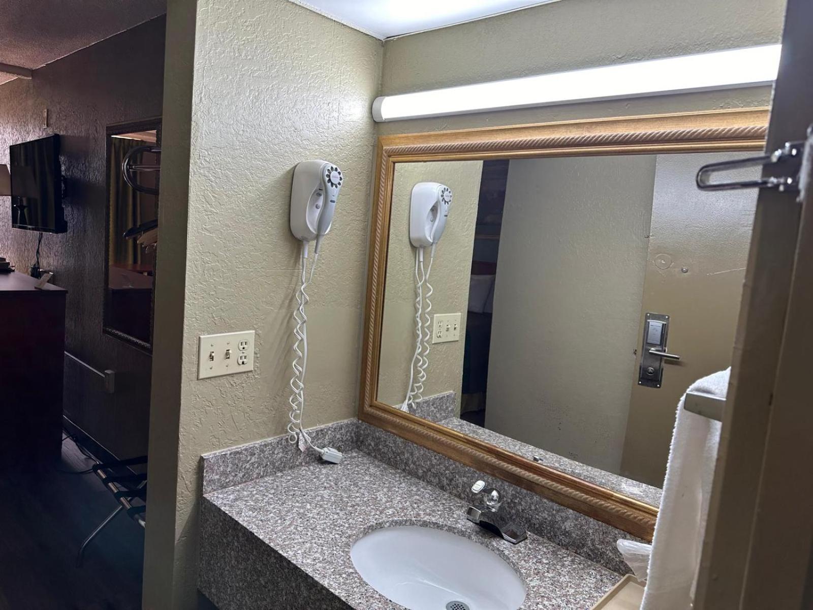 Rodeway Inn Stone Mountain photo 16