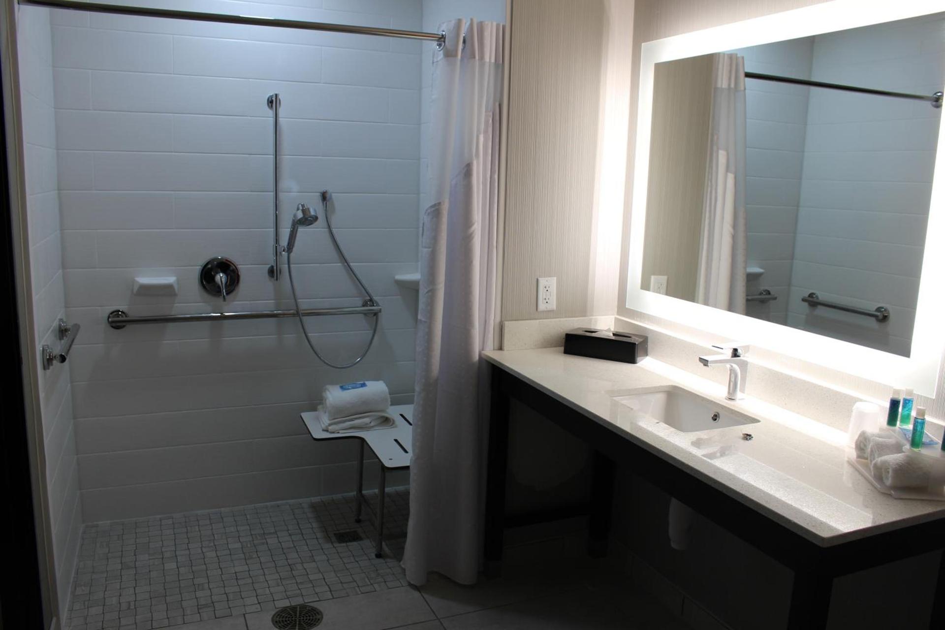 Holiday Inn Express & Suites Shawnee - Kansas City West by IHG photo 7