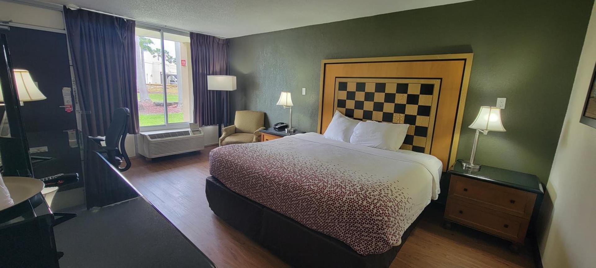 ISLAND HOTEL of Space Coast photo 7