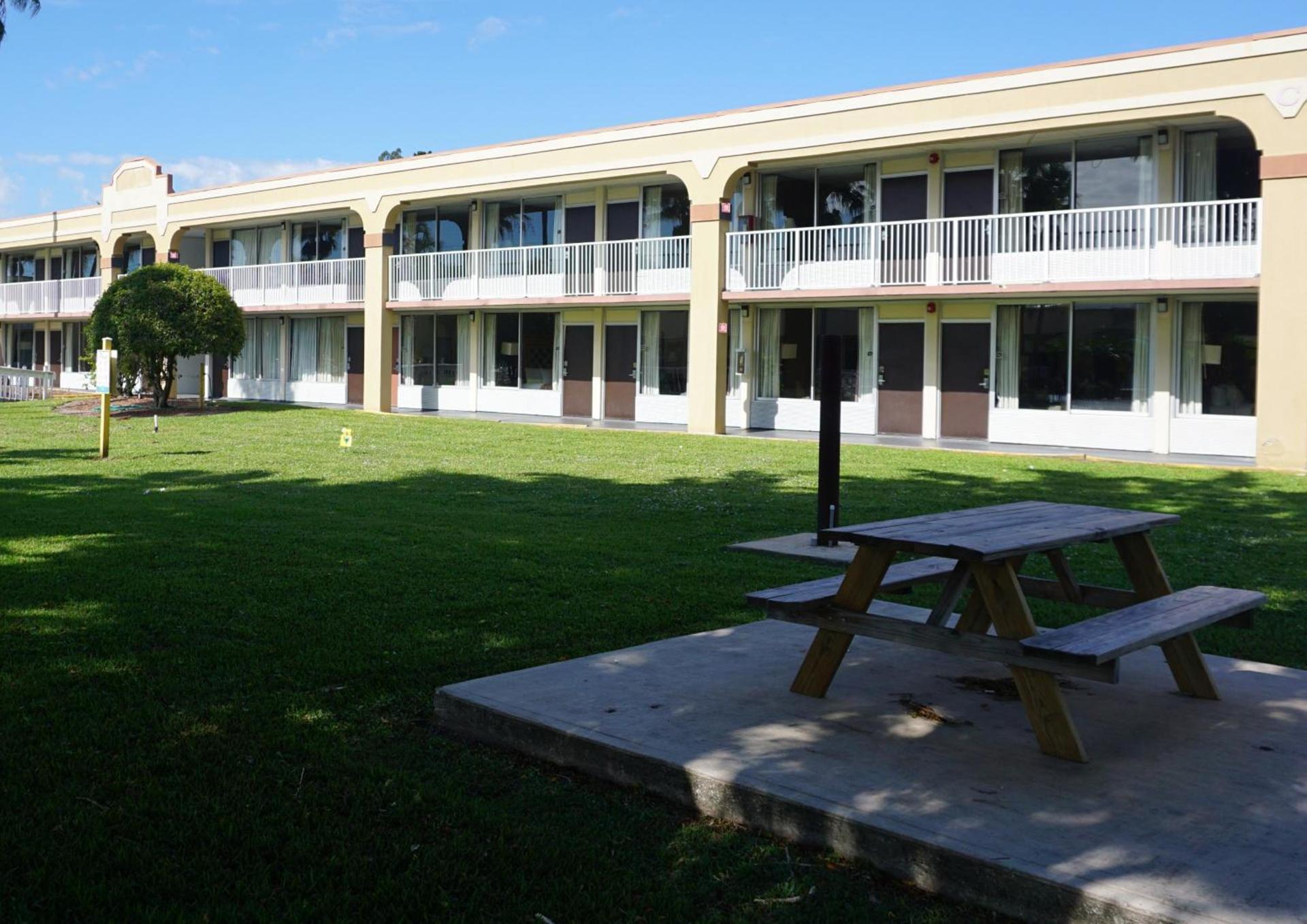 ISLAND HOTEL of Space Coast photo 15