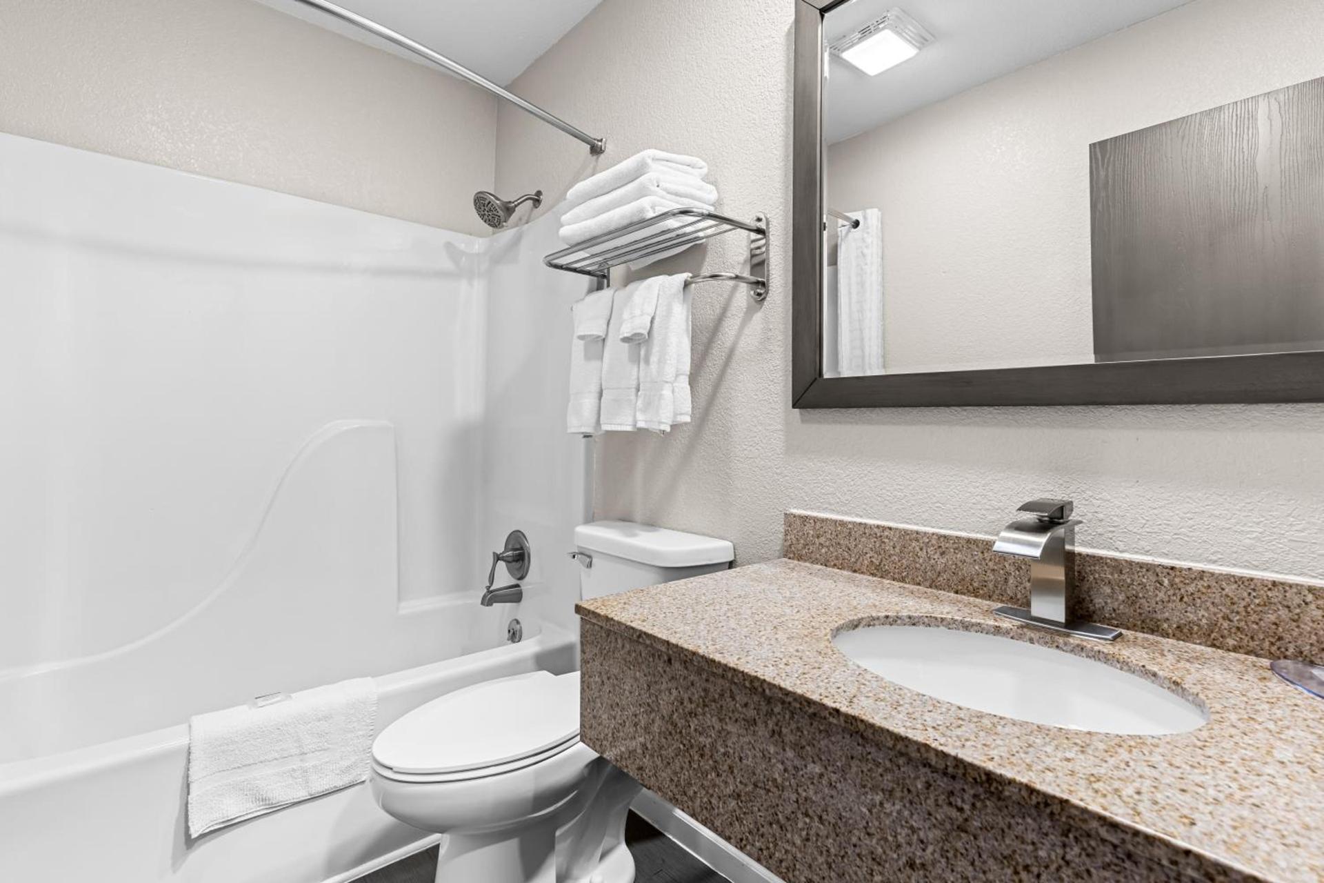 Quality Inn Oskaloosa photo 46
