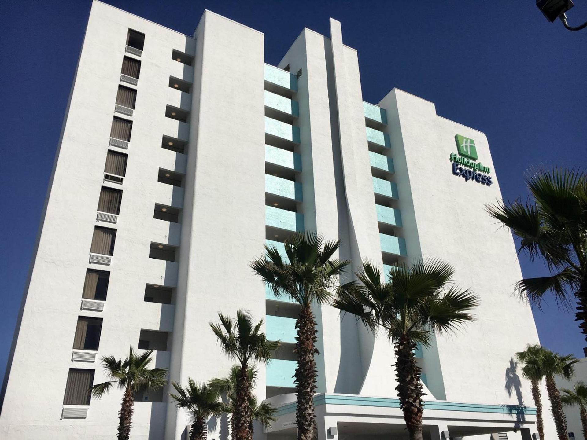 Holiday Inn Express & Suites Oceanfront Daytona Beach Shores by IHG photo 3