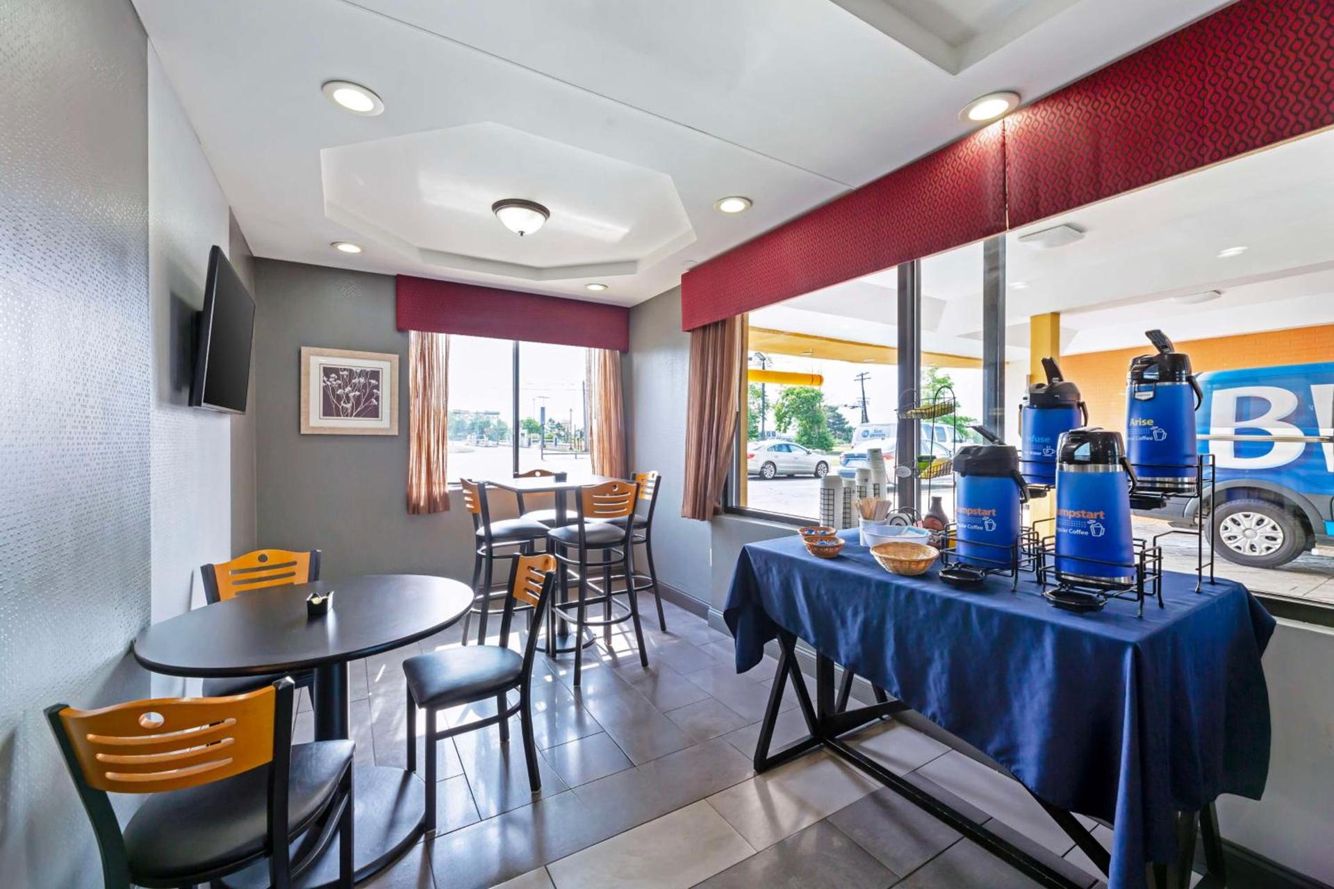 Best Western Inn at the Rochester Airport photo 5