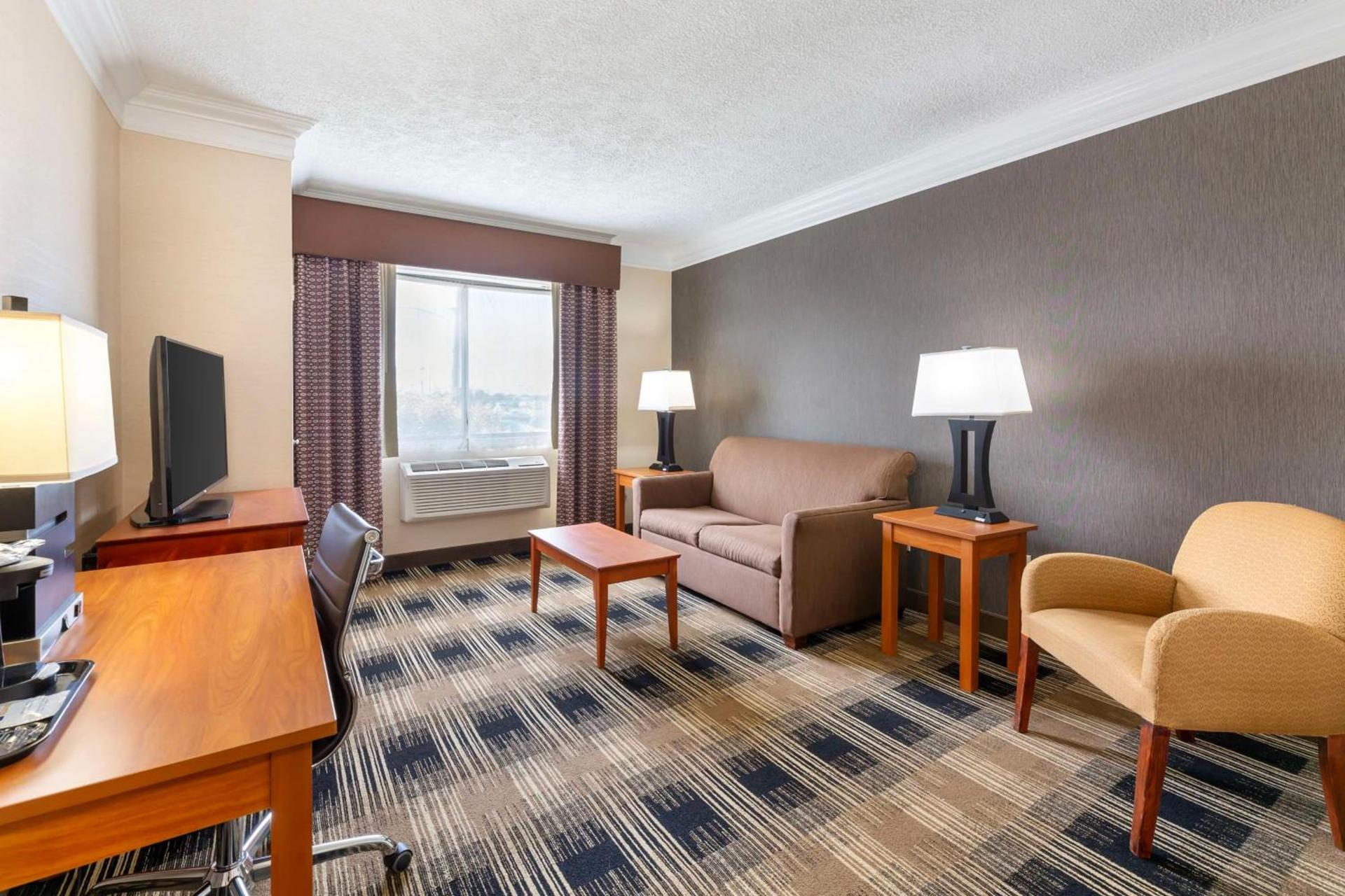 Best Western Inn at the Rochester Airport photo 14