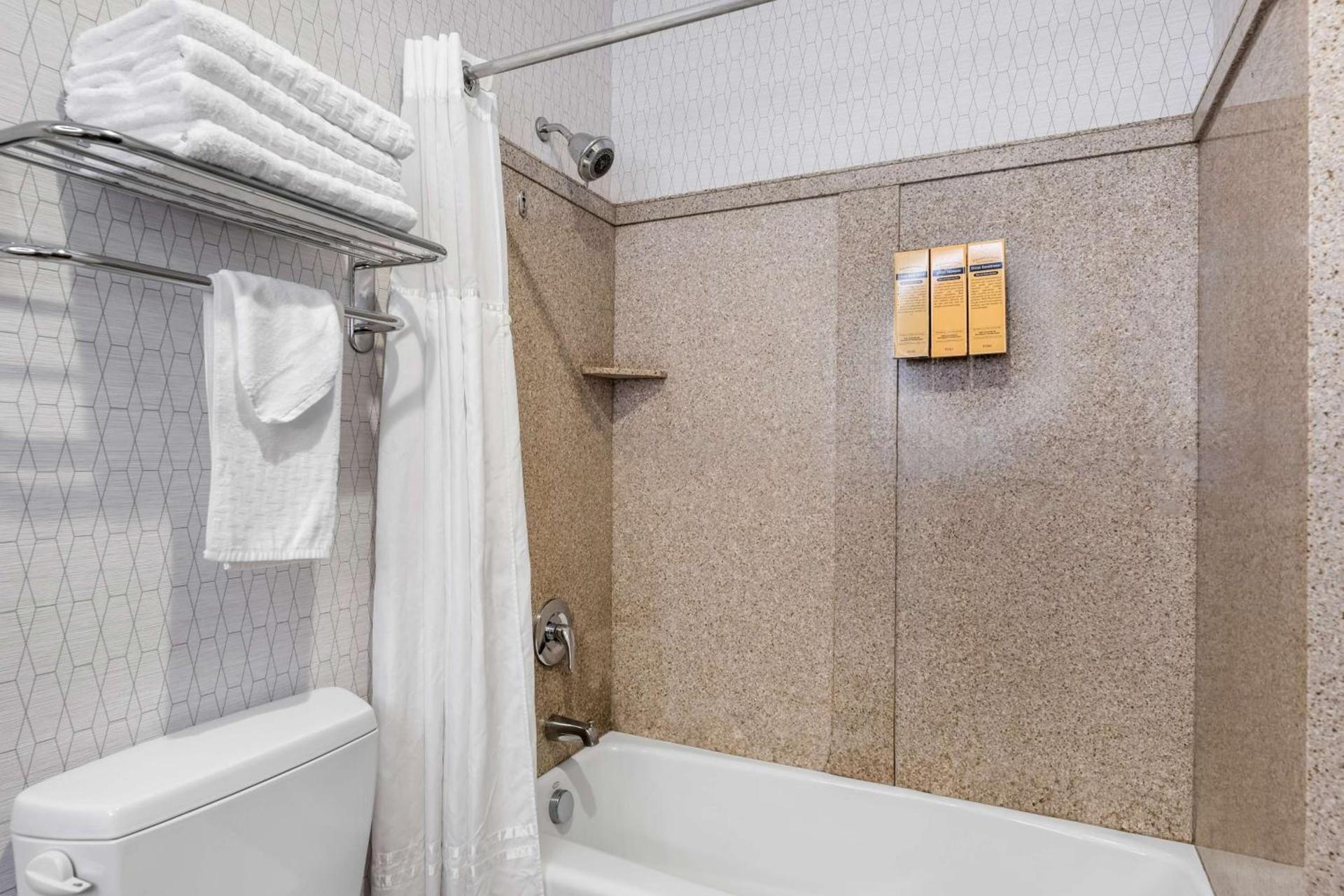 Best Western Plus Abbey Inn photo 41
