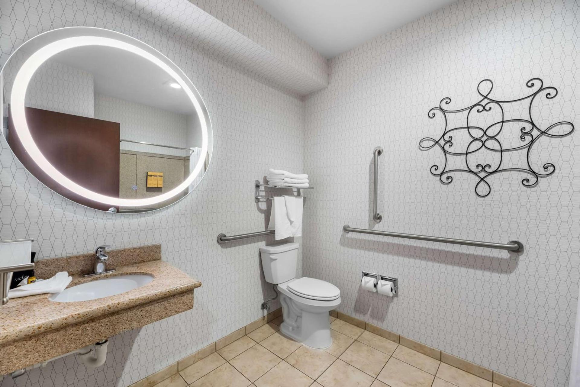 Best Western Plus Abbey Inn photo 44