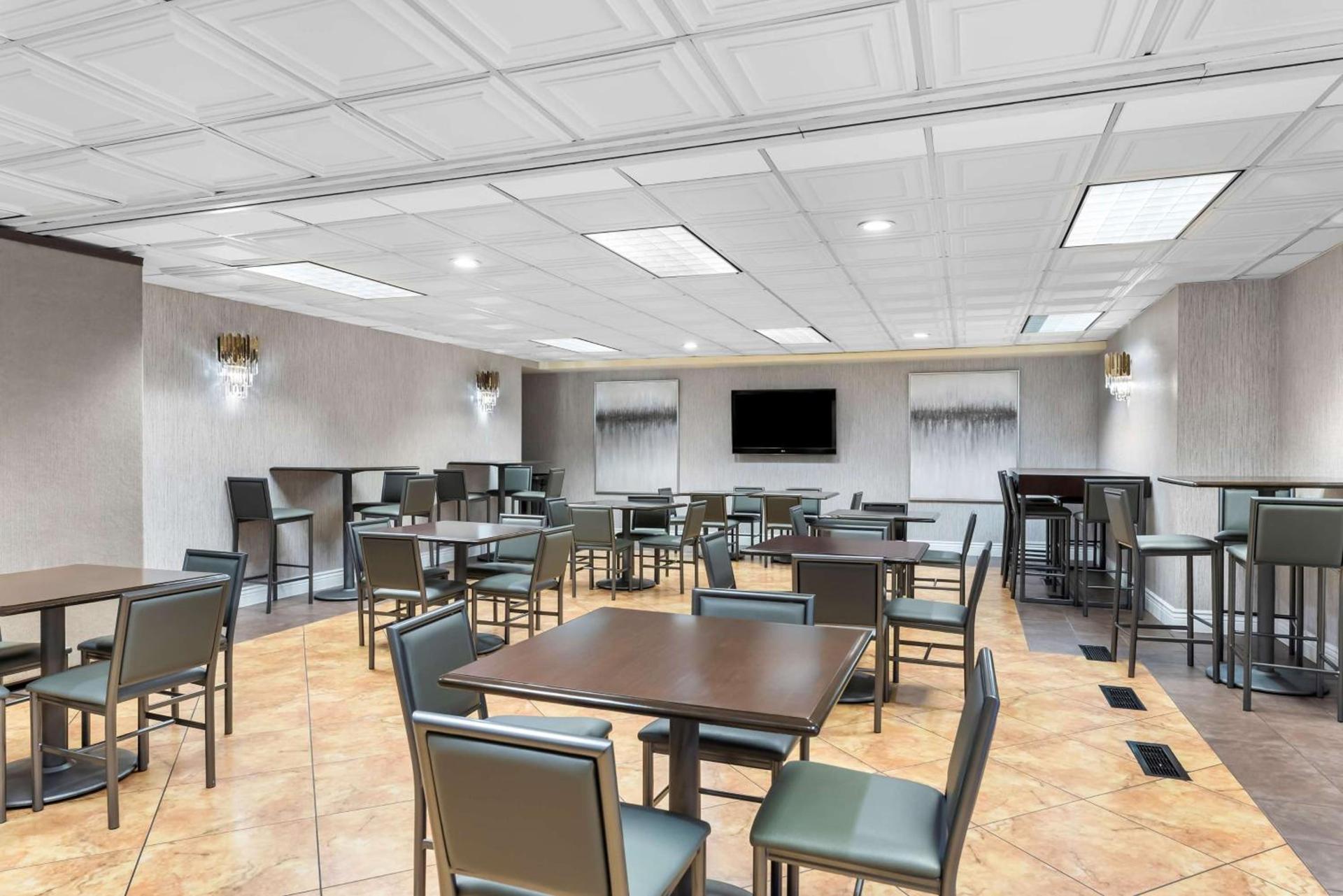 Best Western Plus Abbey Inn photo 55