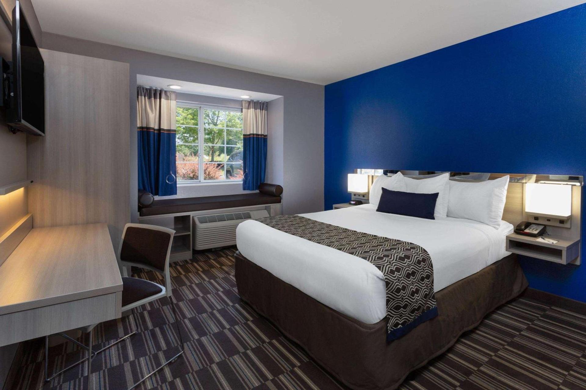 Microtel Inn & Suites by Wyndham Bethel/Danbury photo 4