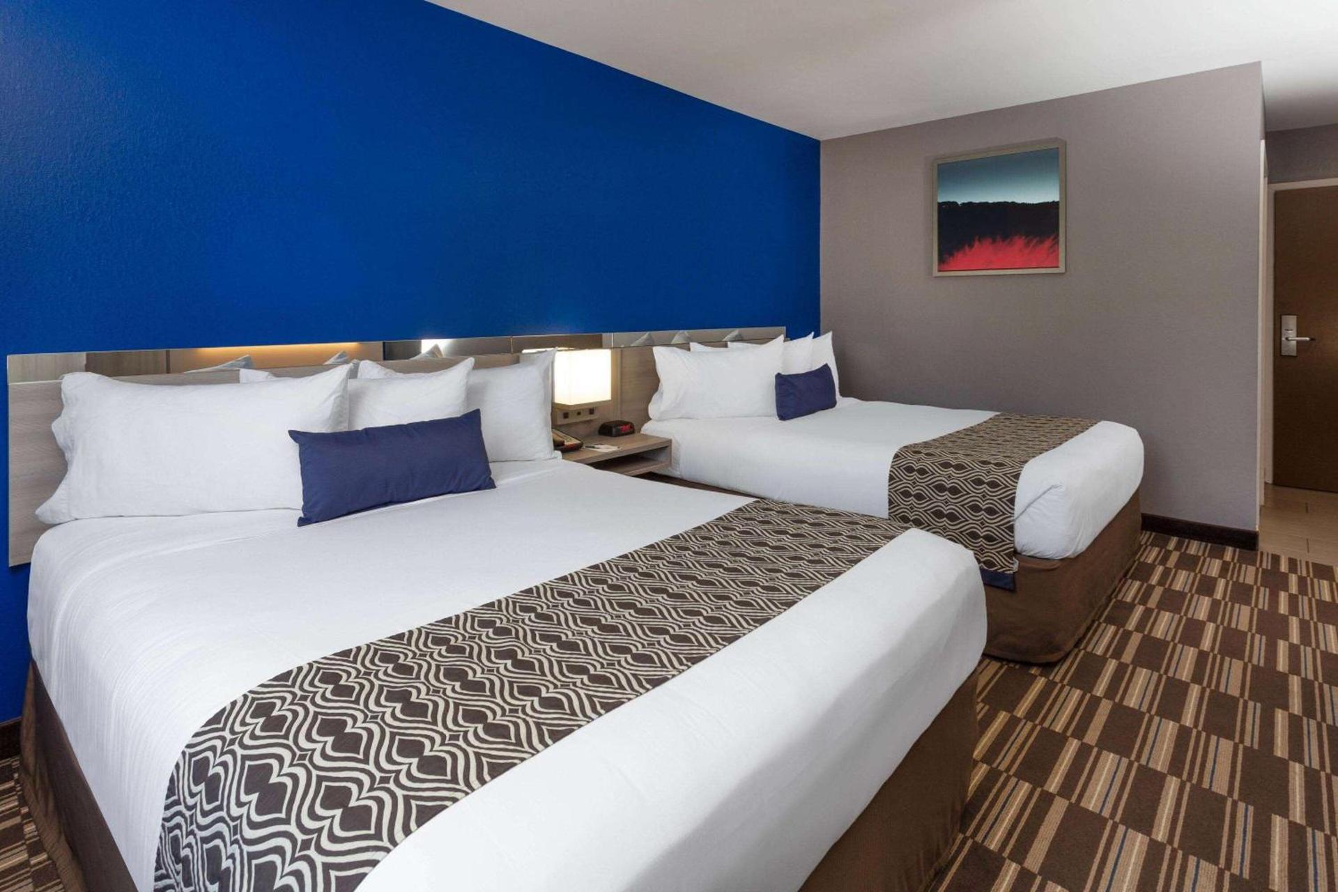 Microtel Inn & Suites by Wyndham Bethel/Danbury photo 6
