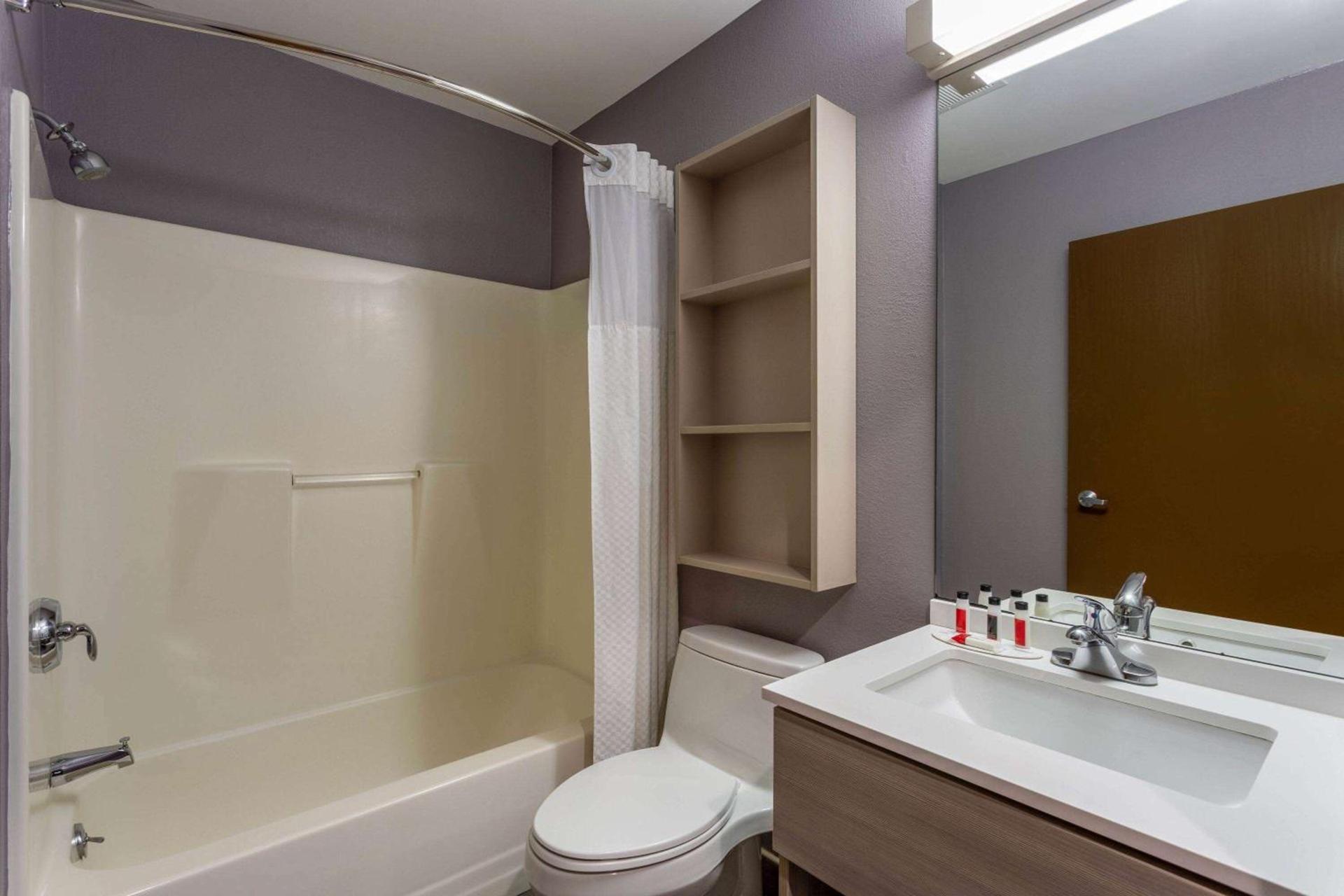 Microtel Inn & Suites by Wyndham Bethel/Danbury photo 9