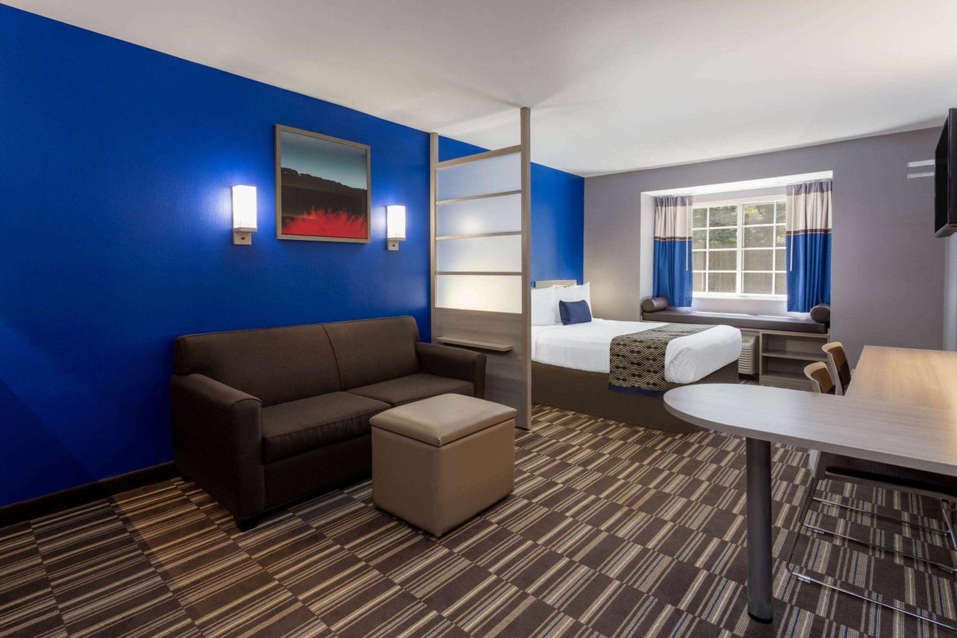 Microtel Inn & Suites by Wyndham Bethel/Danbury photo 12