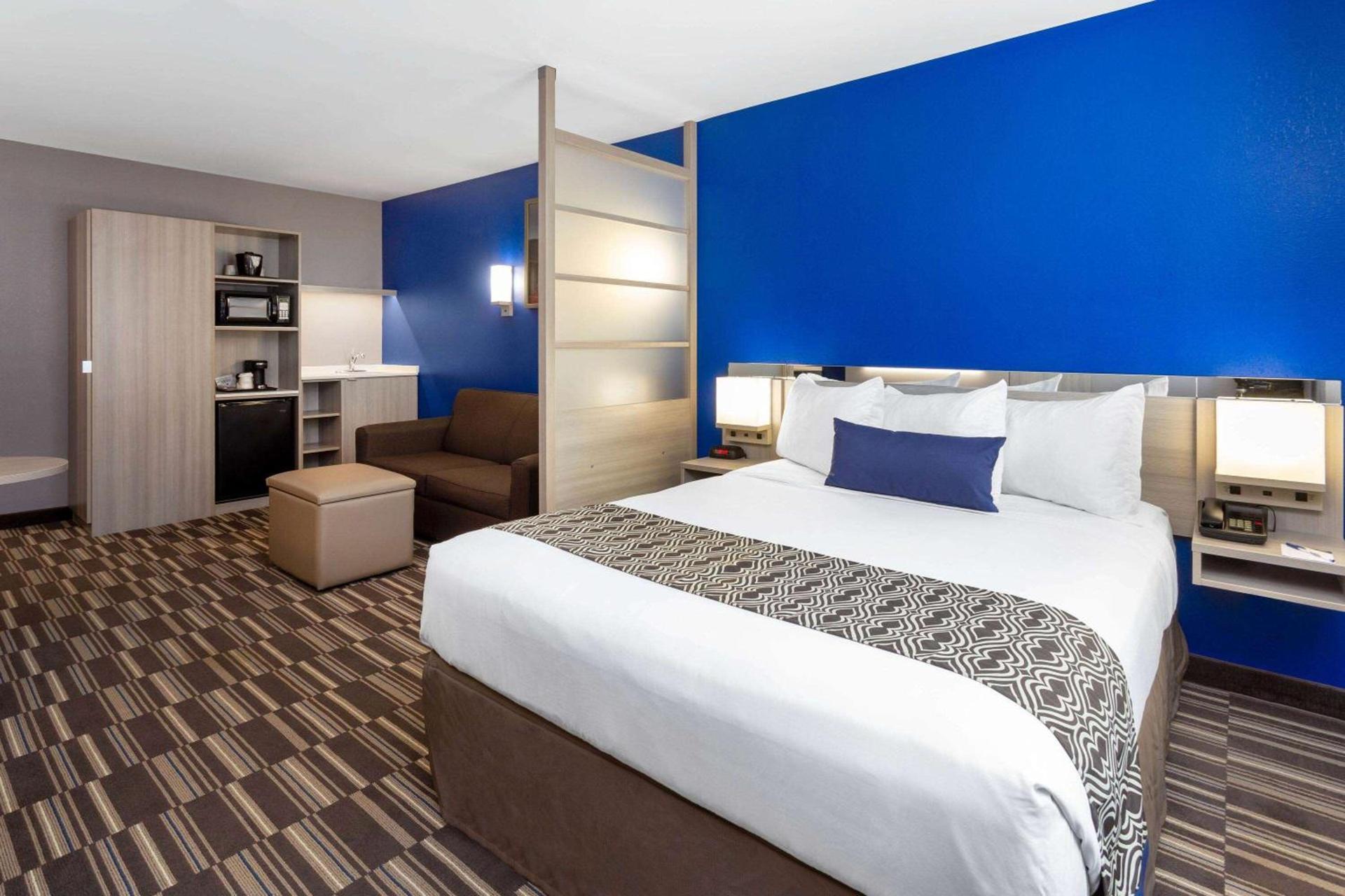 Microtel Inn & Suites by Wyndham Bethel/Danbury photo 13