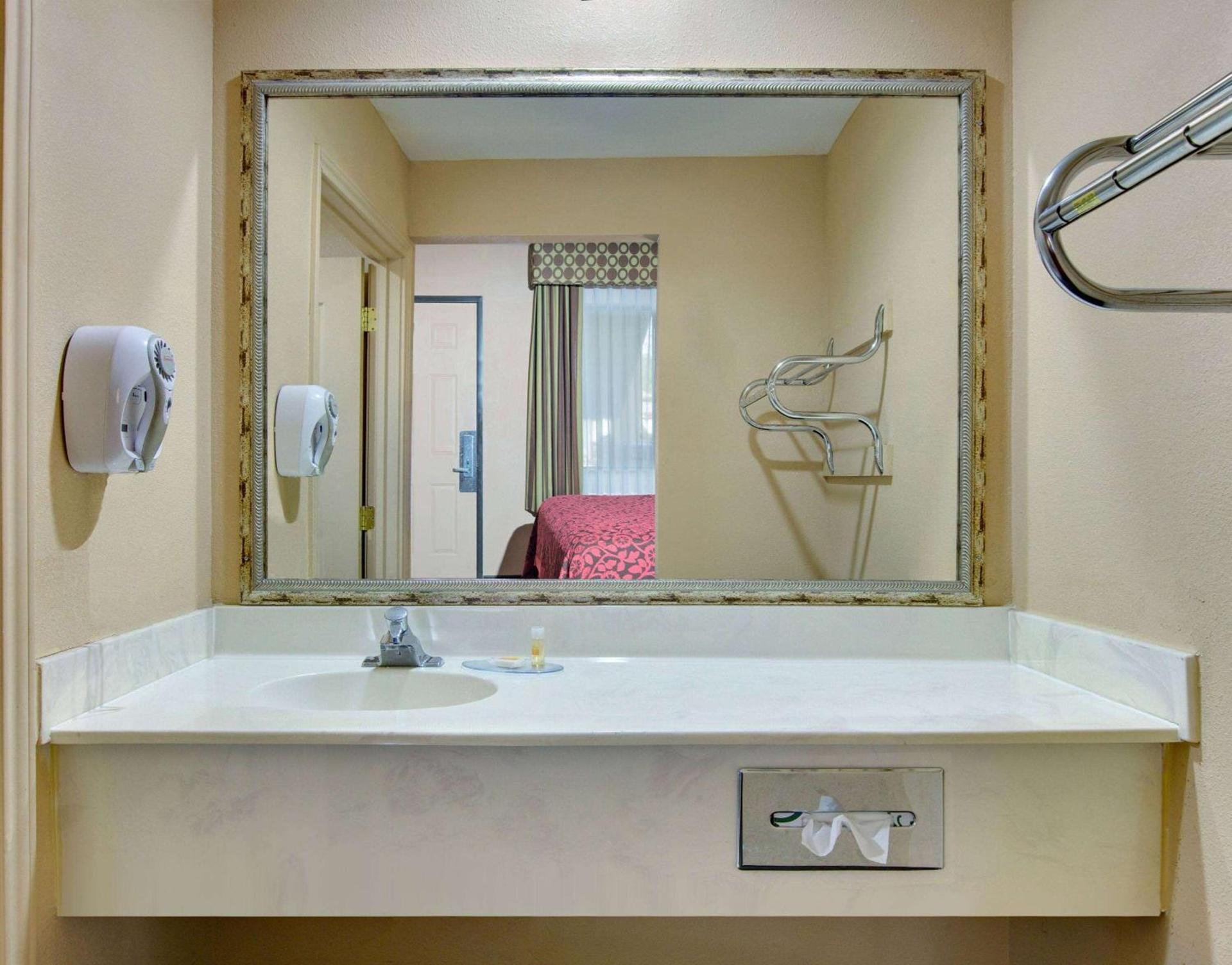 Hotel Blue Fairfield TX photo 12