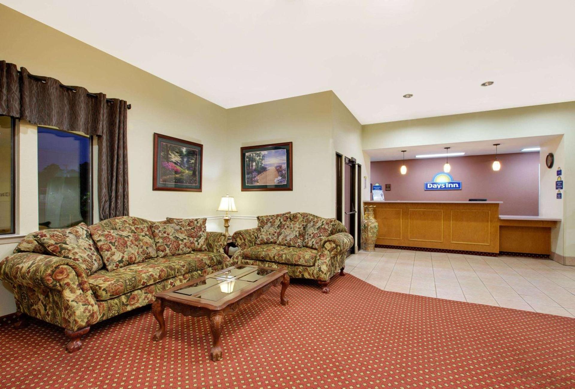 Hotel Blue Fairfield TX photo 3