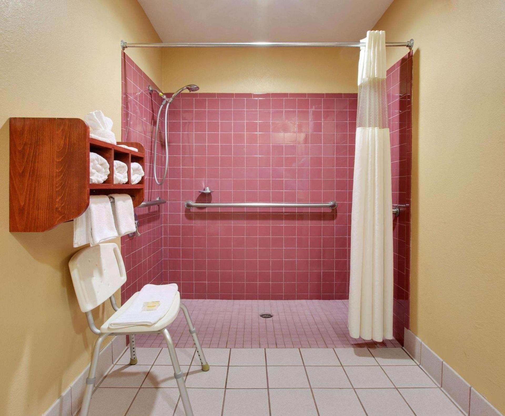 Hotel Blue Fairfield TX photo 8