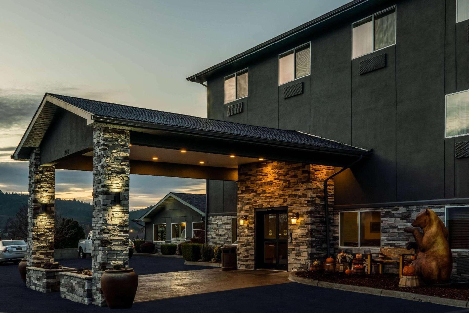 La Quinta by Wyndham Grants Pass photo 2