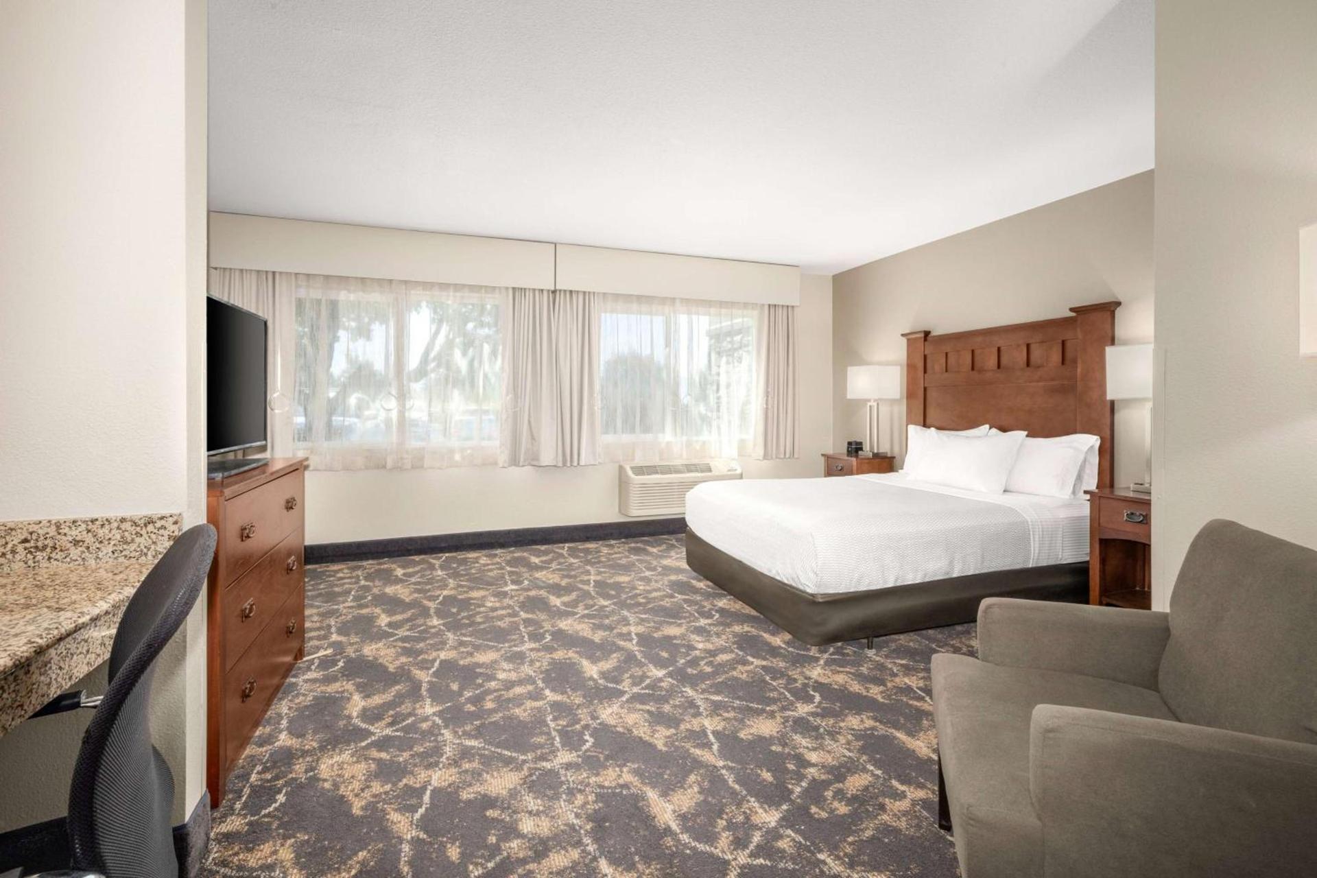 La Quinta by Wyndham Grants Pass photo 20