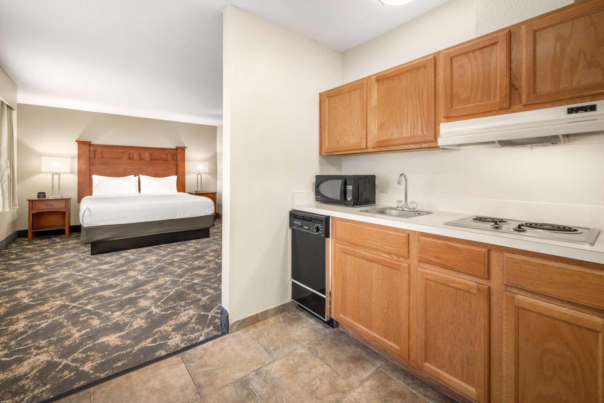 La Quinta by Wyndham Grants Pass photo 25