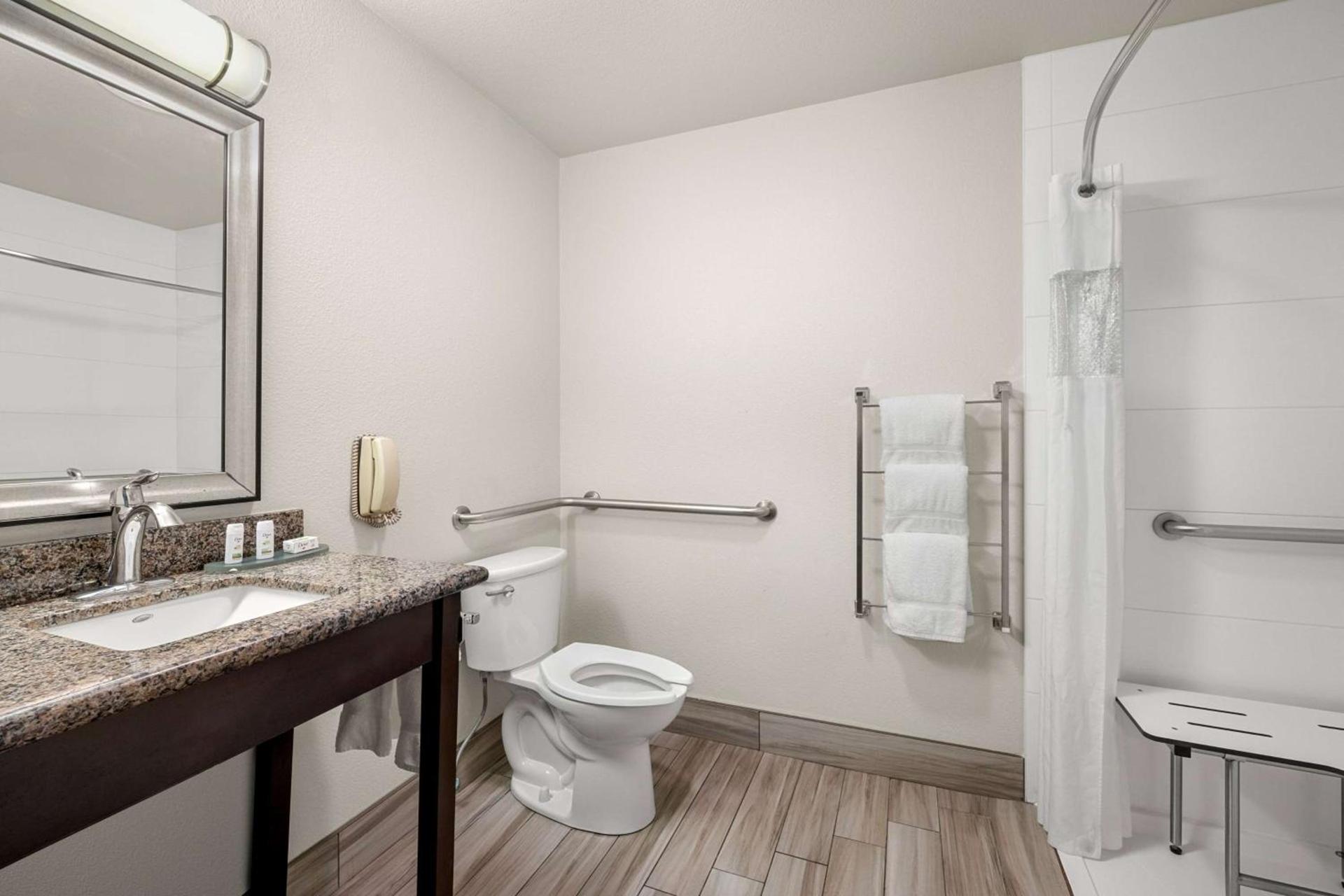 La Quinta by Wyndham Grants Pass photo 27