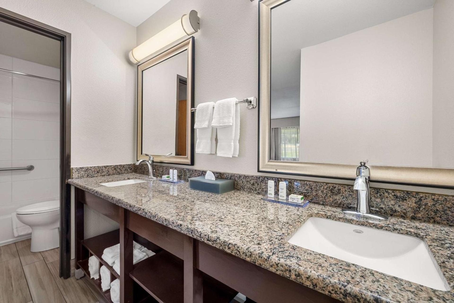 La Quinta by Wyndham Grants Pass photo 33