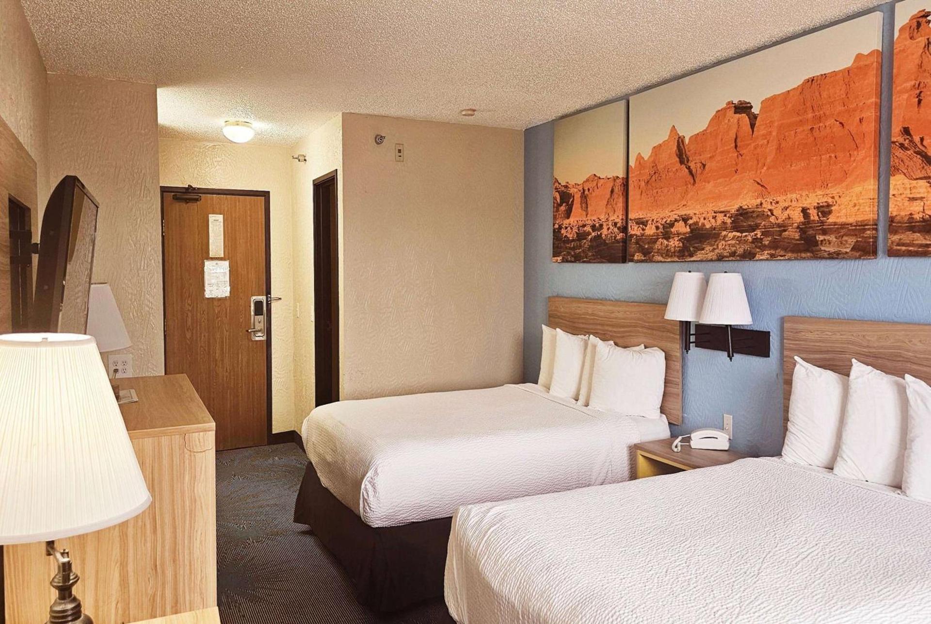 Days Inn by Wyndham Ozark Springfield photo 10
